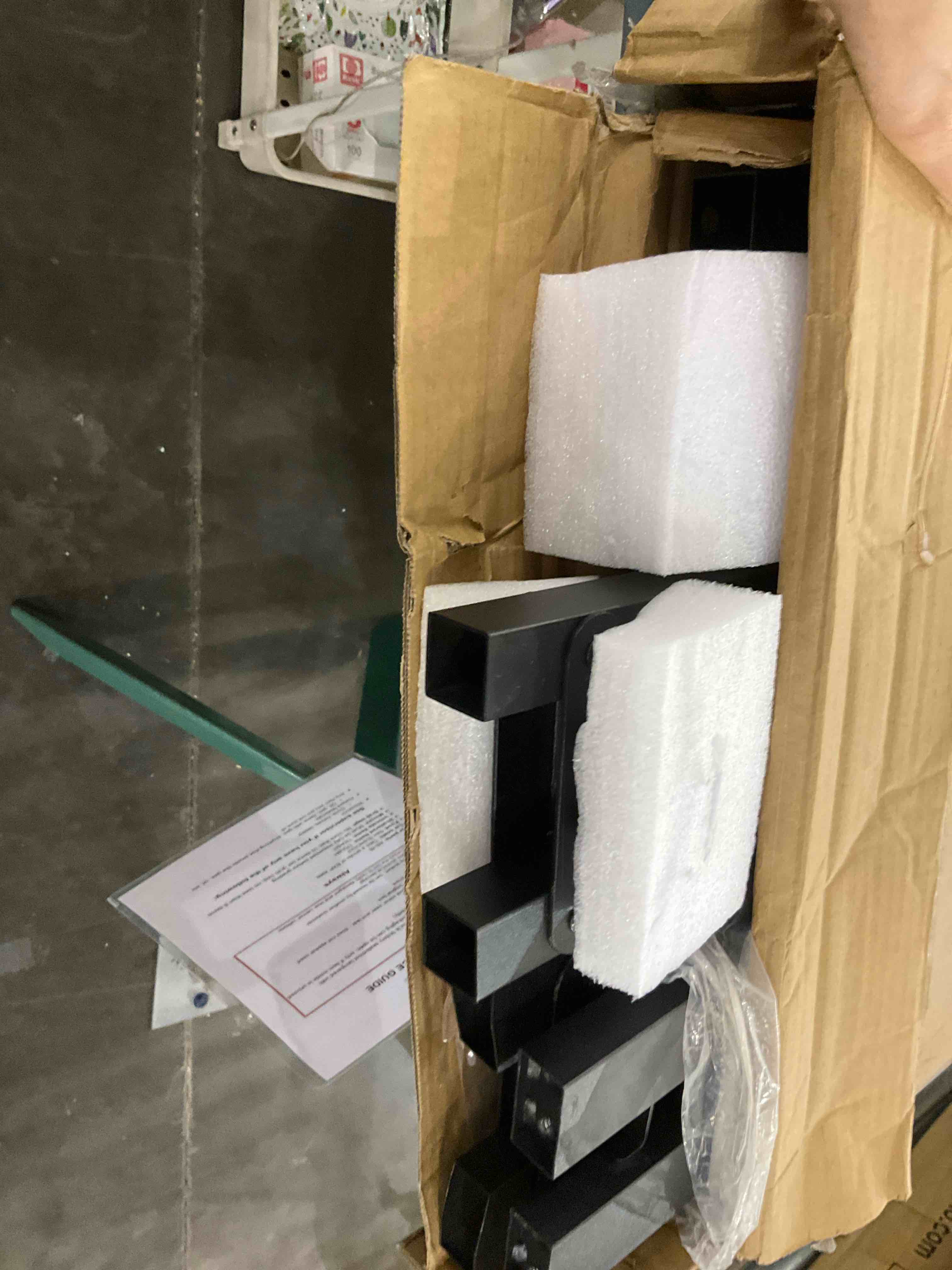 https://s3.amazonaws.com/lotting-images-prod/bidfta/PPE2493654_1746466850619.jpeg