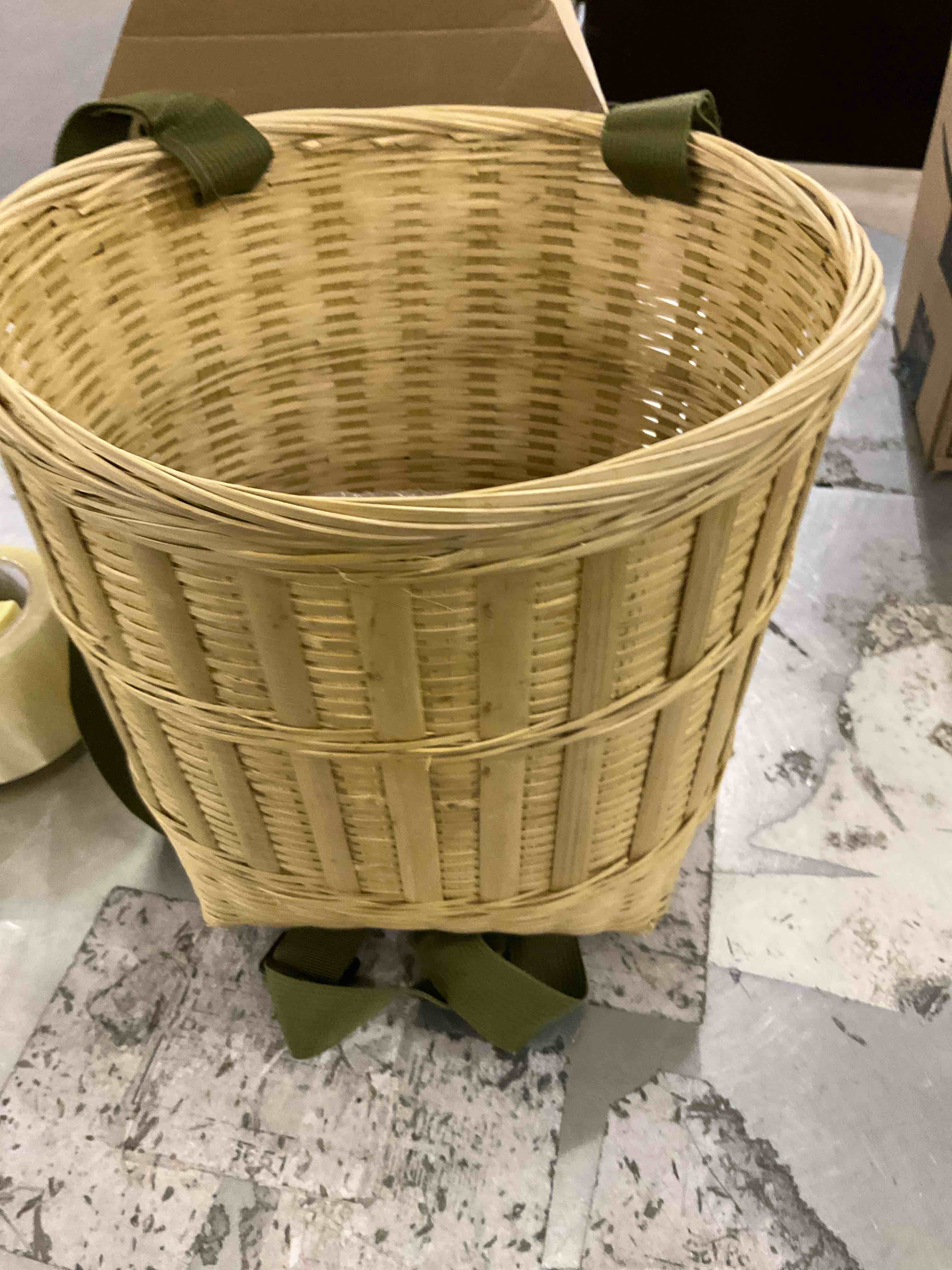 https://s3.amazonaws.com/lotting-images-prod/bidfta/PPE2493664_1746467755462.jpeg