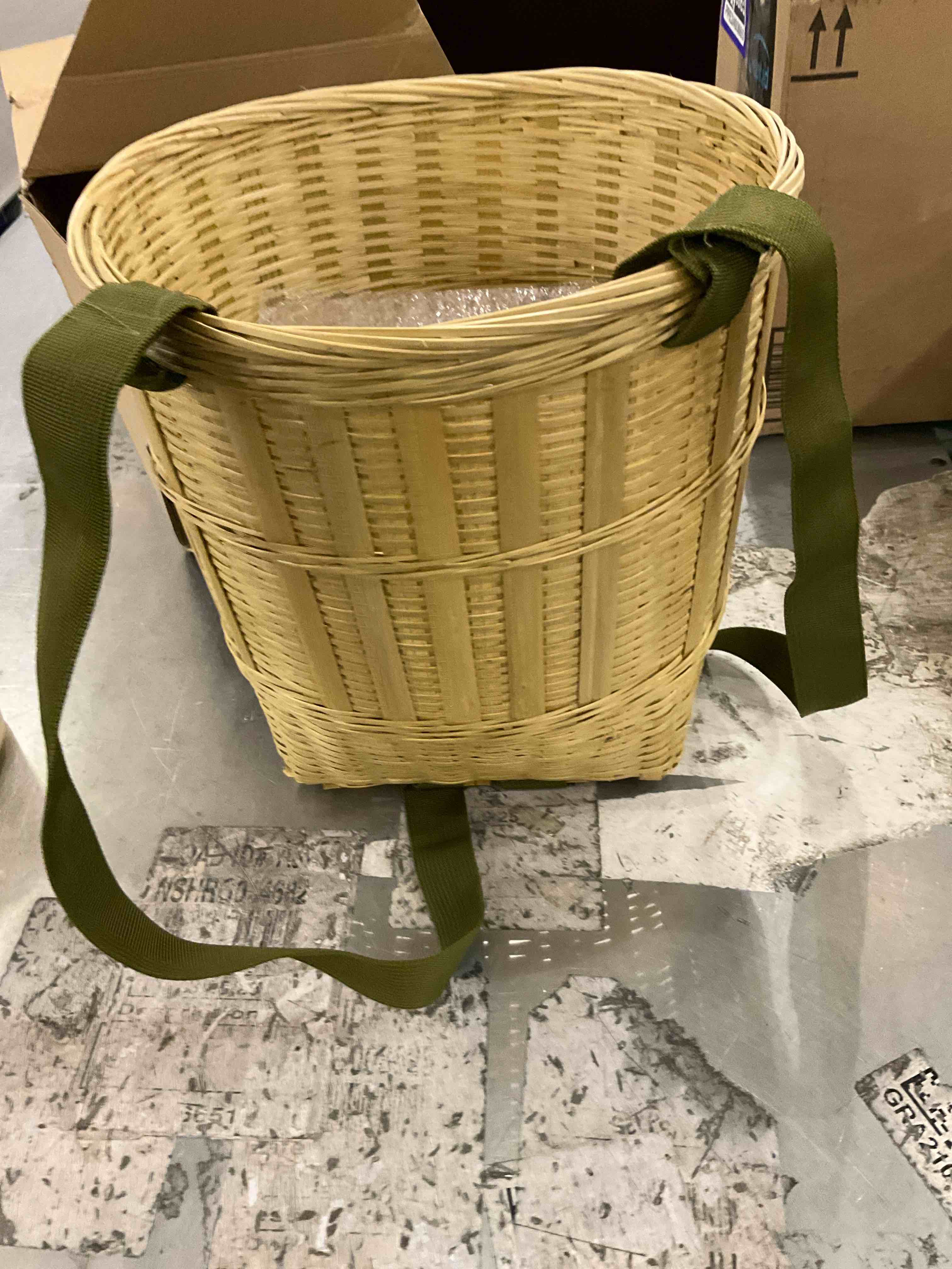 https://s3.amazonaws.com/lotting-images-prod/bidfta/PPE2493664_1746467758348.jpeg