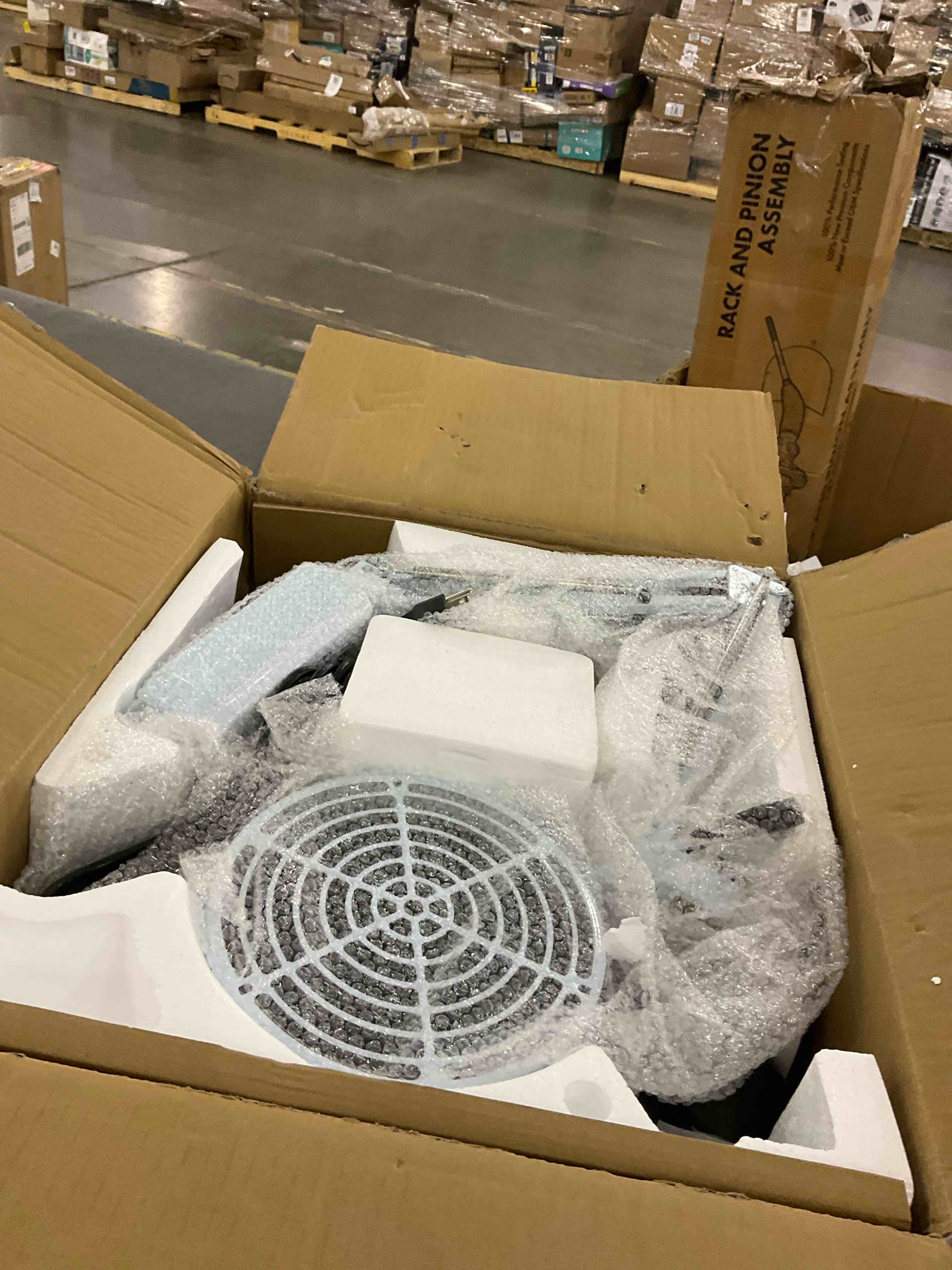 https://s3.amazonaws.com/lotting-images-prod/bidfta/PPE2493706_1746471191961.jpeg
