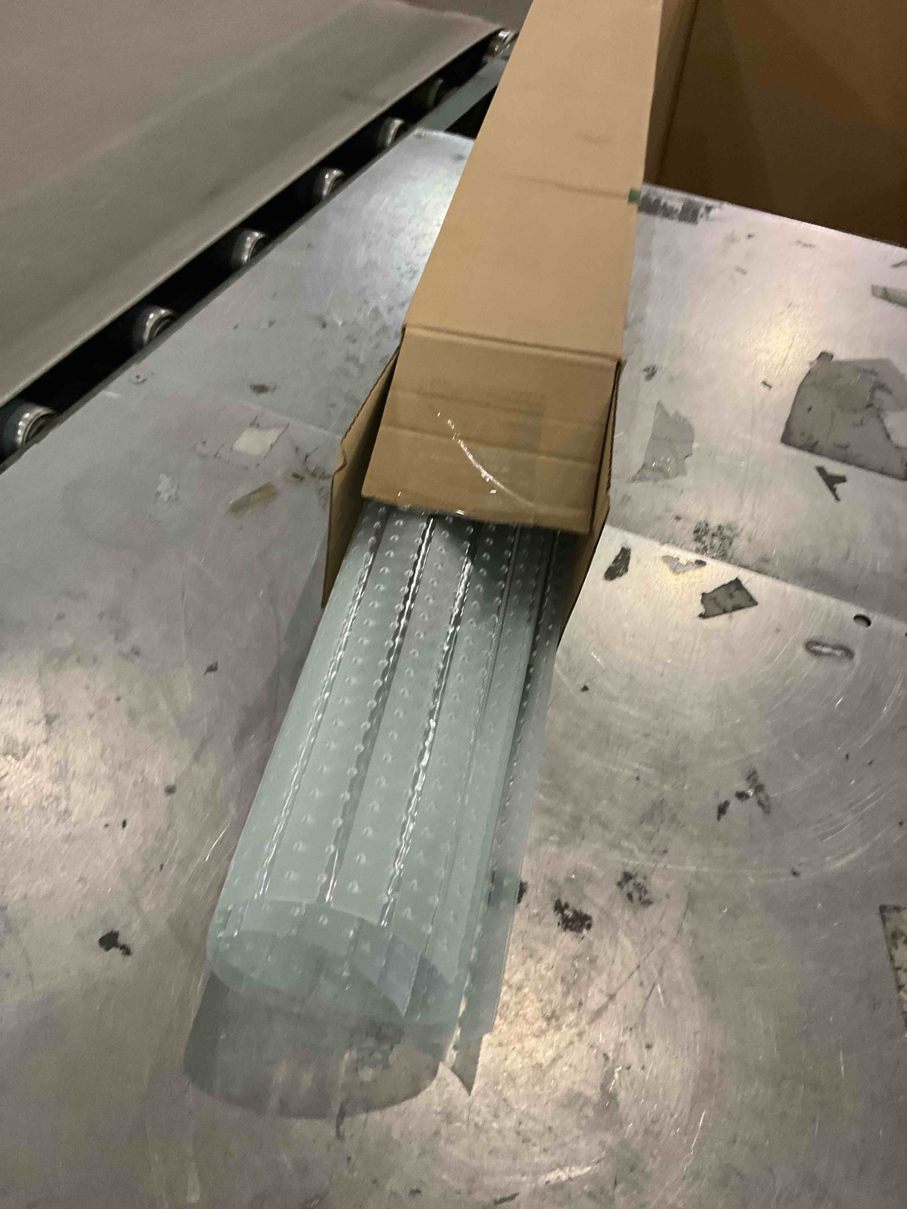 https://s3.amazonaws.com/lotting-images-prod/bidfta/PPE2493709_1746529655327.jpeg
