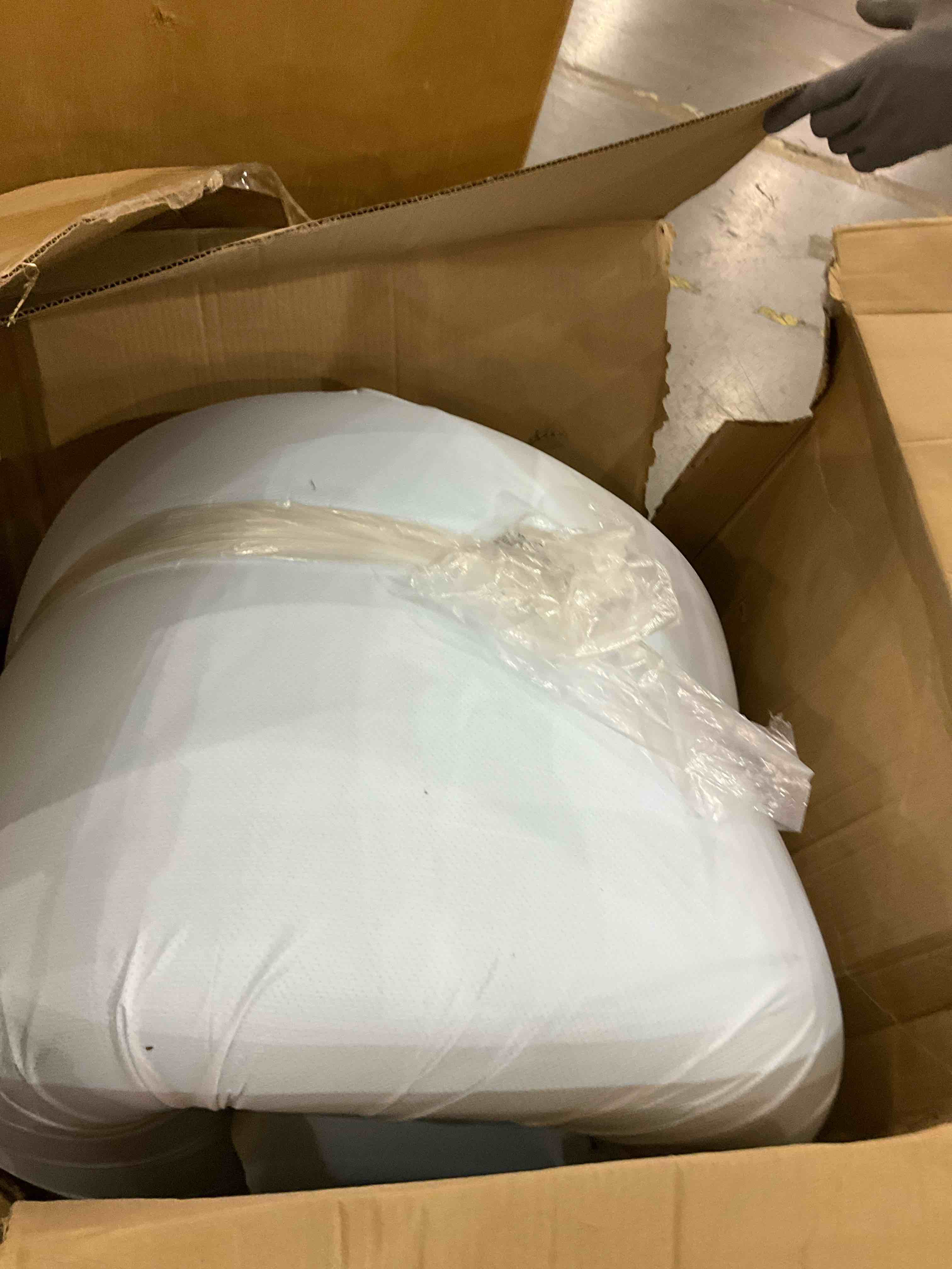 https://s3.amazonaws.com/lotting-images-prod/bidfta/PPE2493714_1746472360649.jpeg