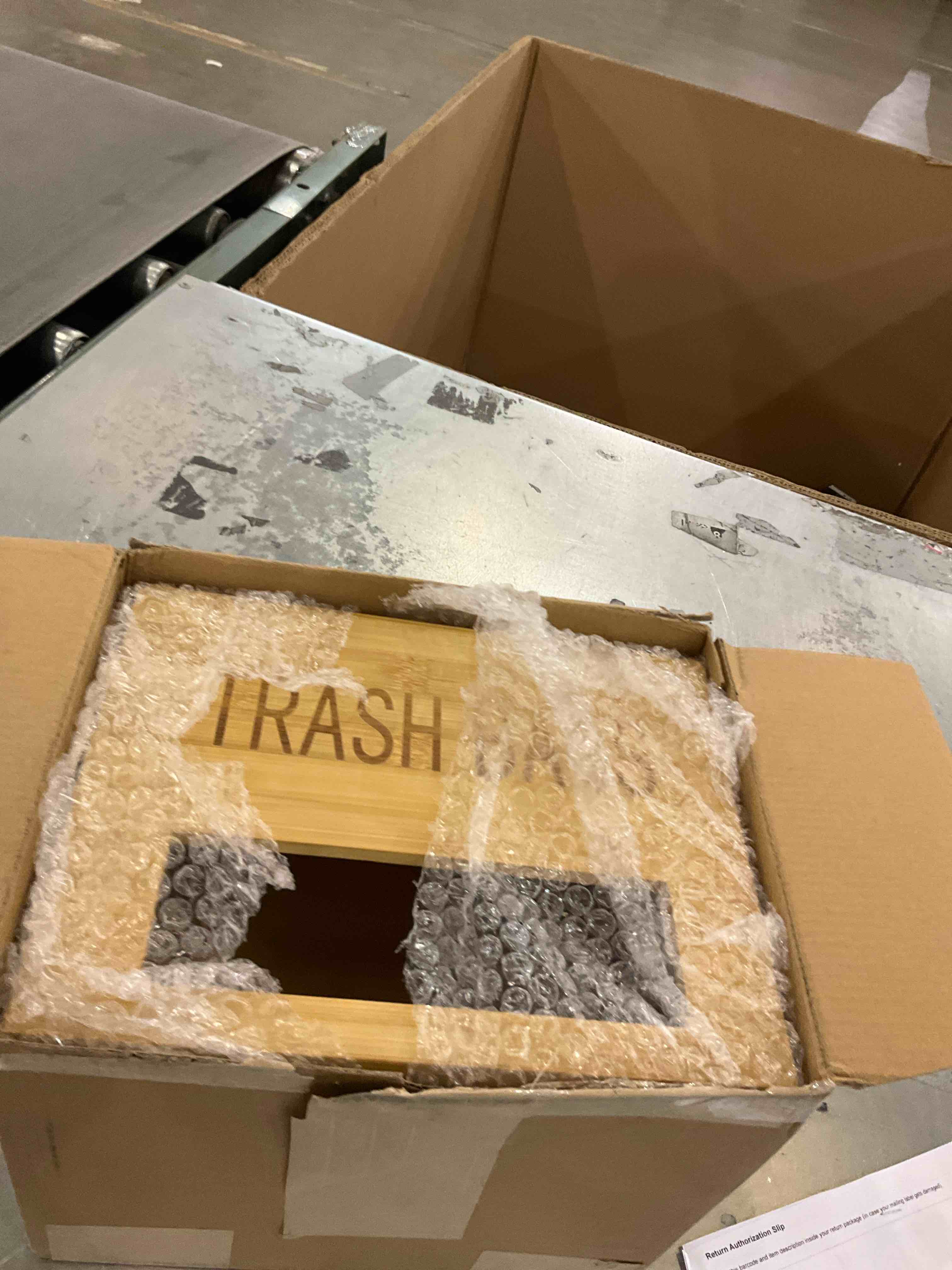 https://s3.amazonaws.com/lotting-images-prod/bidfta/PPE2493843_1746538186900.jpeg
