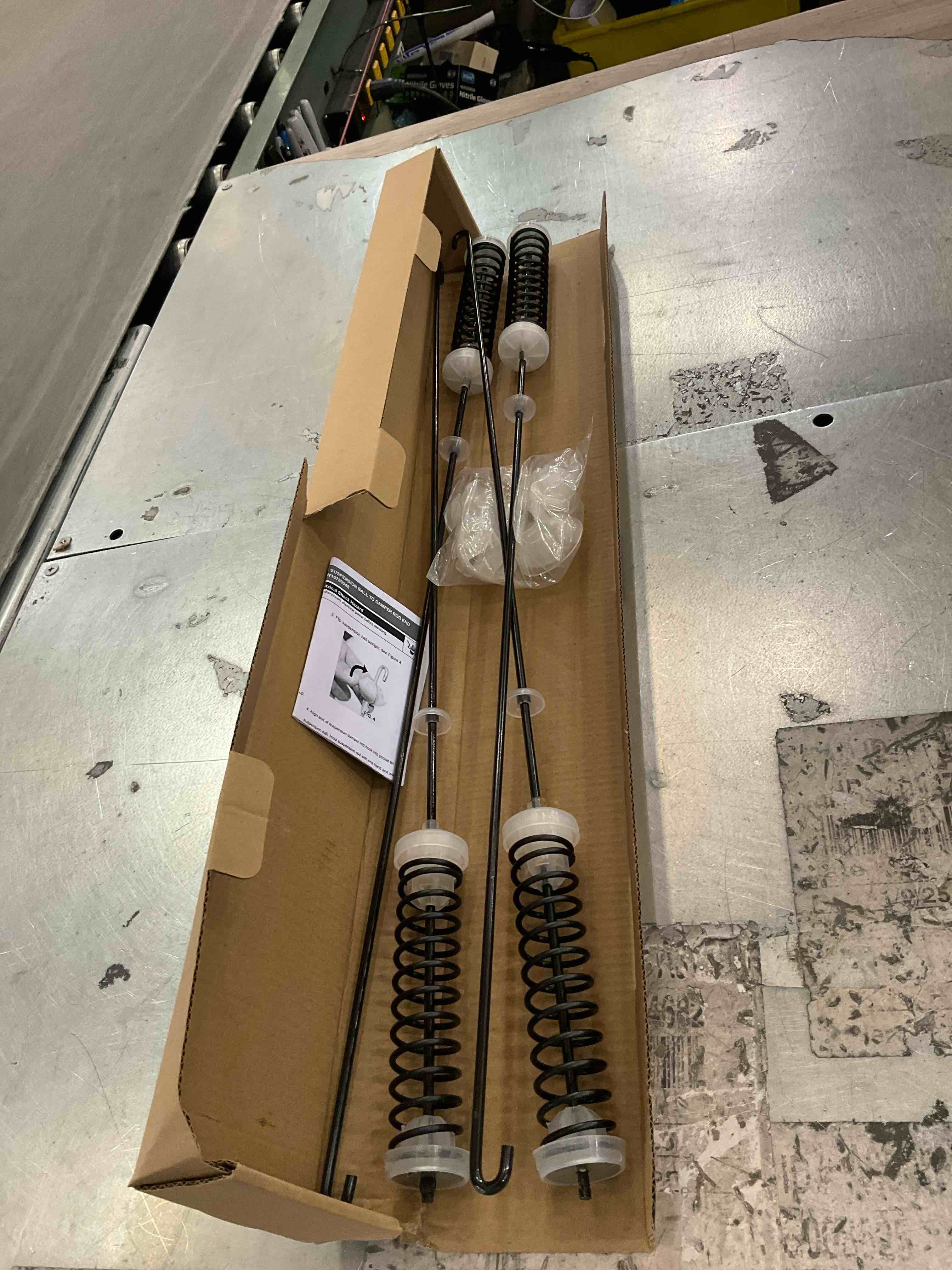 https://s3.amazonaws.com/lotting-images-prod/bidfta/PPE2493892_1746547019566.jpeg