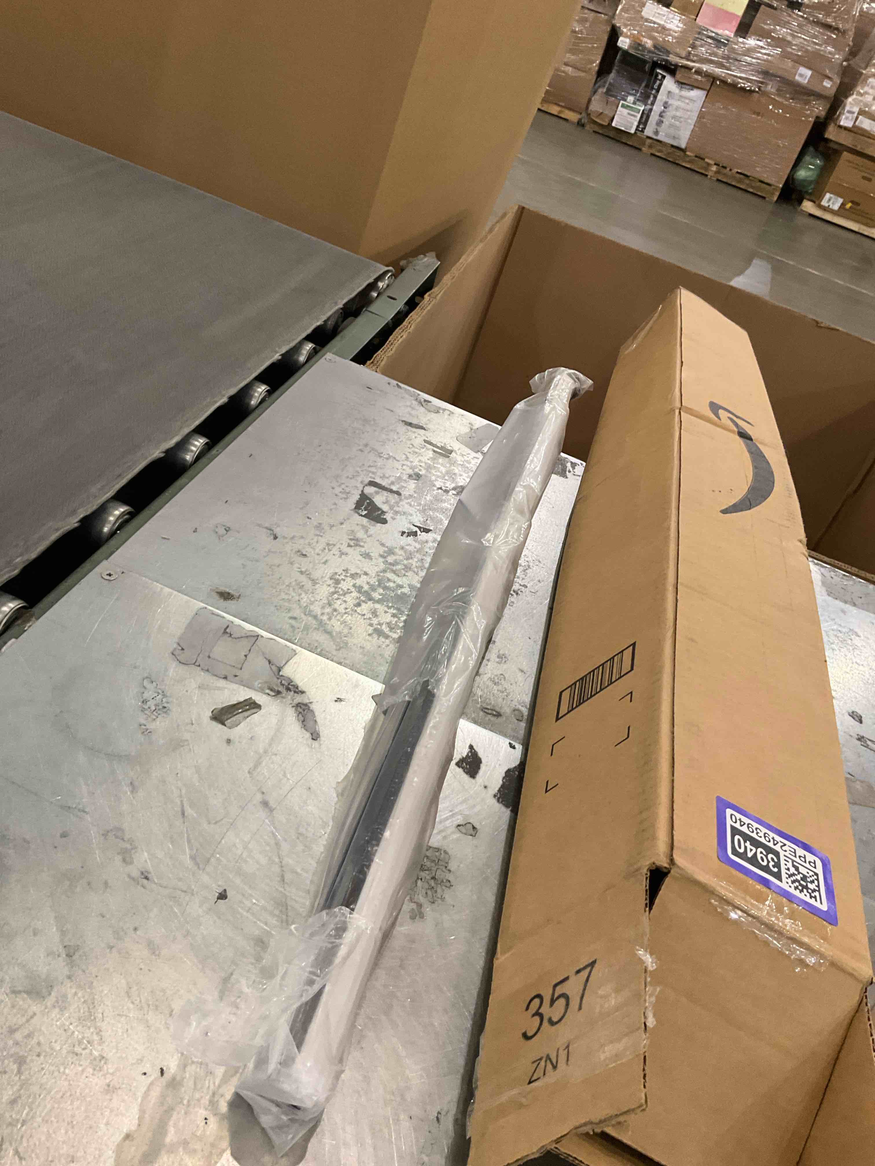 https://s3.amazonaws.com/lotting-images-prod/bidfta/PPE2493940_1746540897919.jpeg