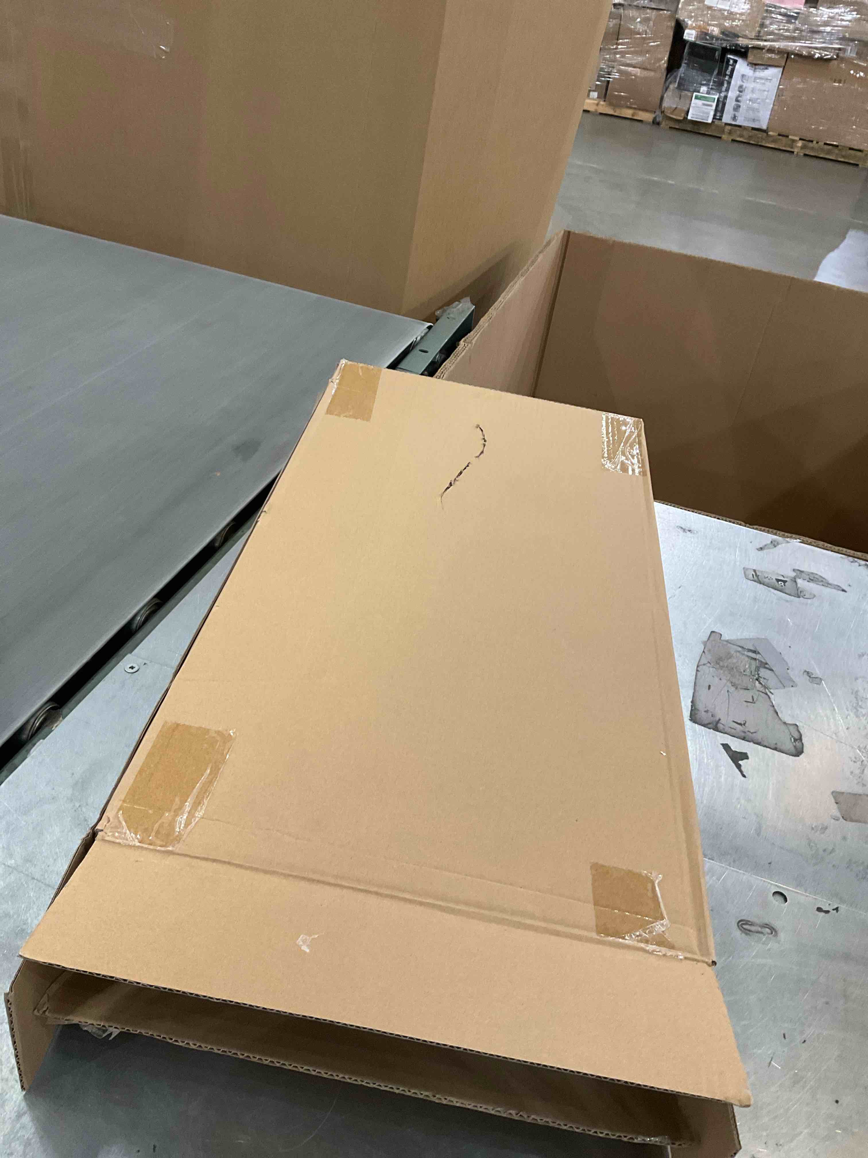 https://s3.amazonaws.com/lotting-images-prod/bidfta/PPE2493968_1746541397114.jpeg