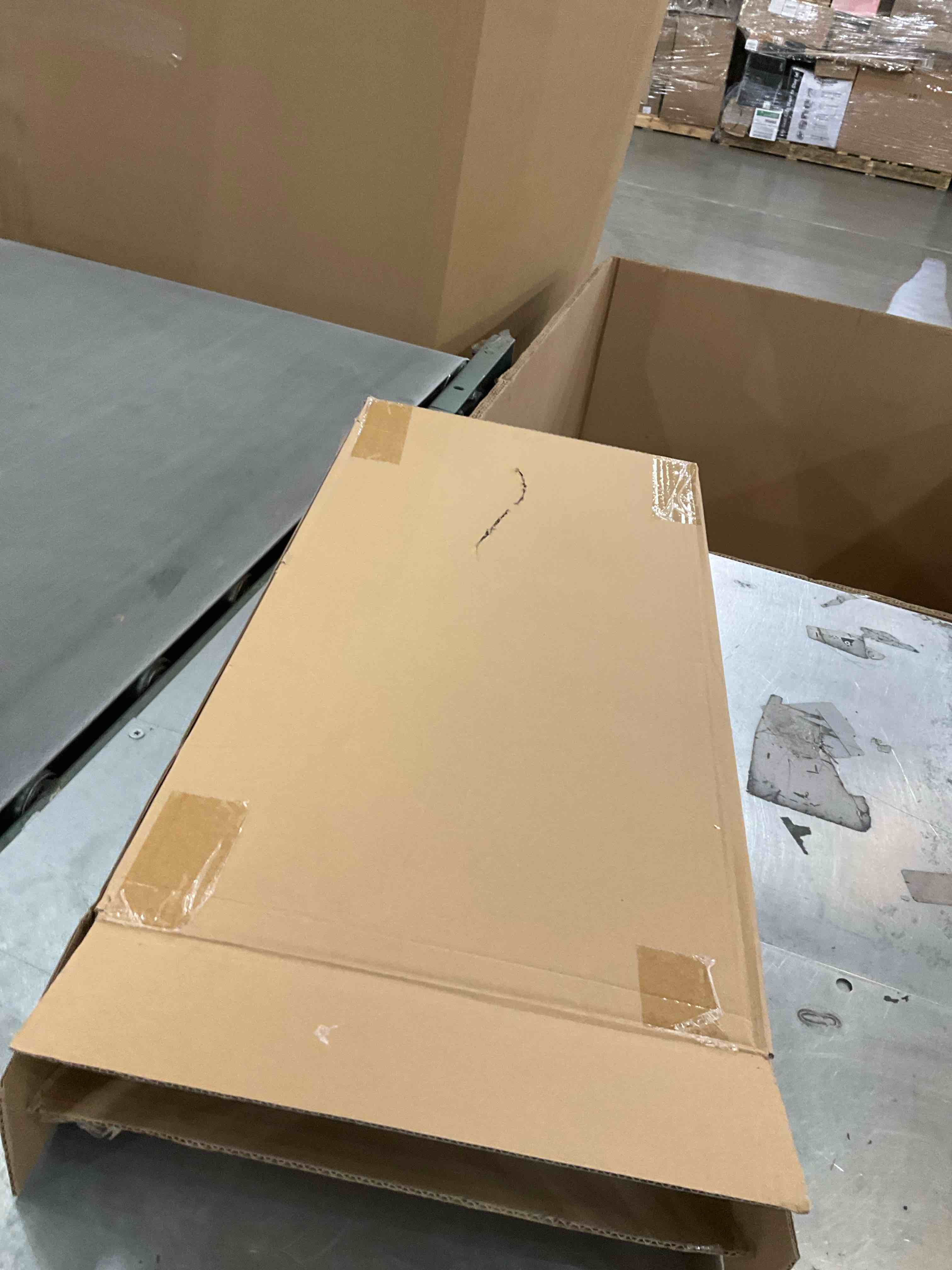https://s3.amazonaws.com/lotting-images-prod/bidfta/PPE2493968_1746541398066.jpeg