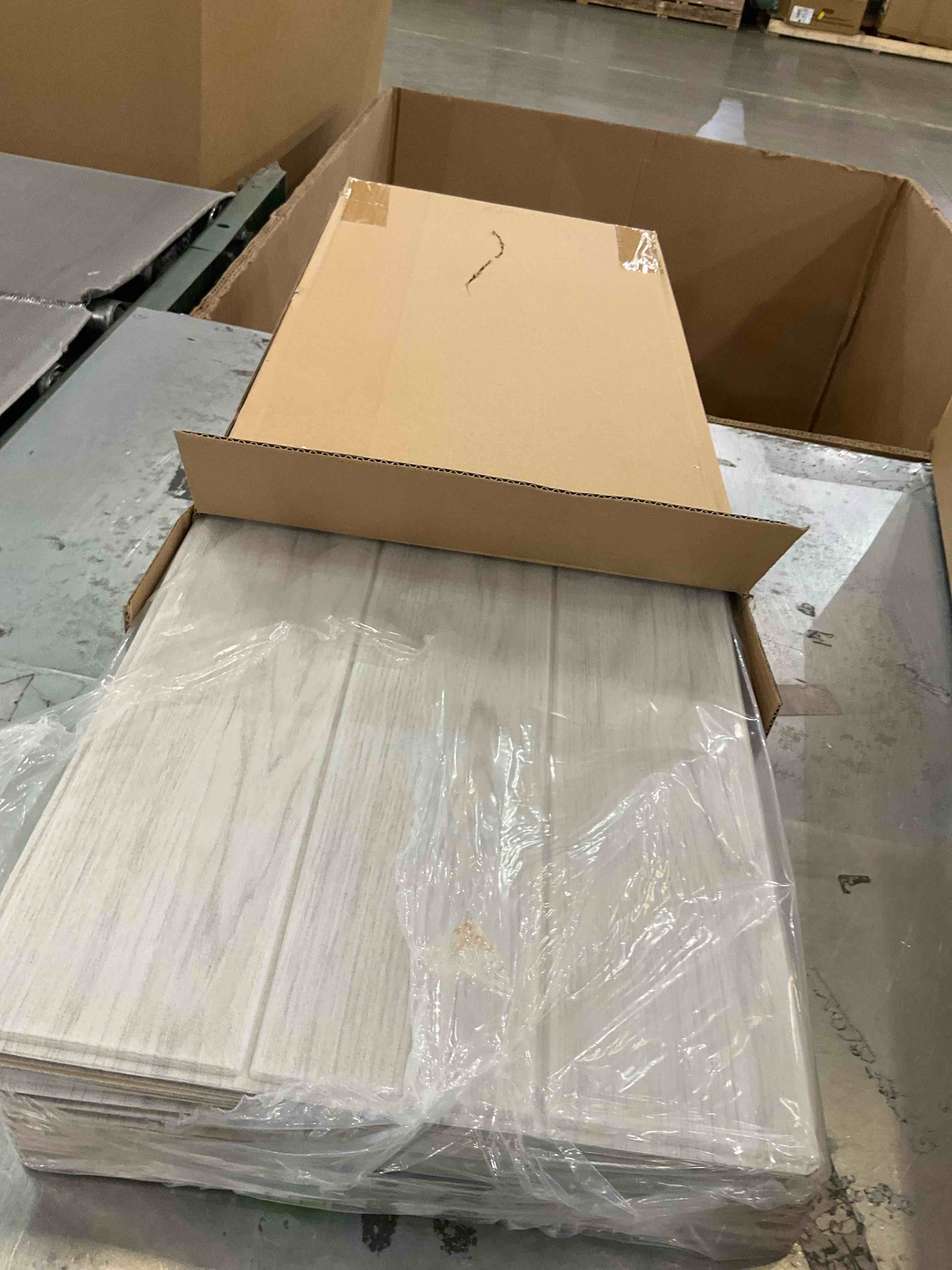 https://s3.amazonaws.com/lotting-images-prod/bidfta/PPE2493968_1746541412028.jpeg