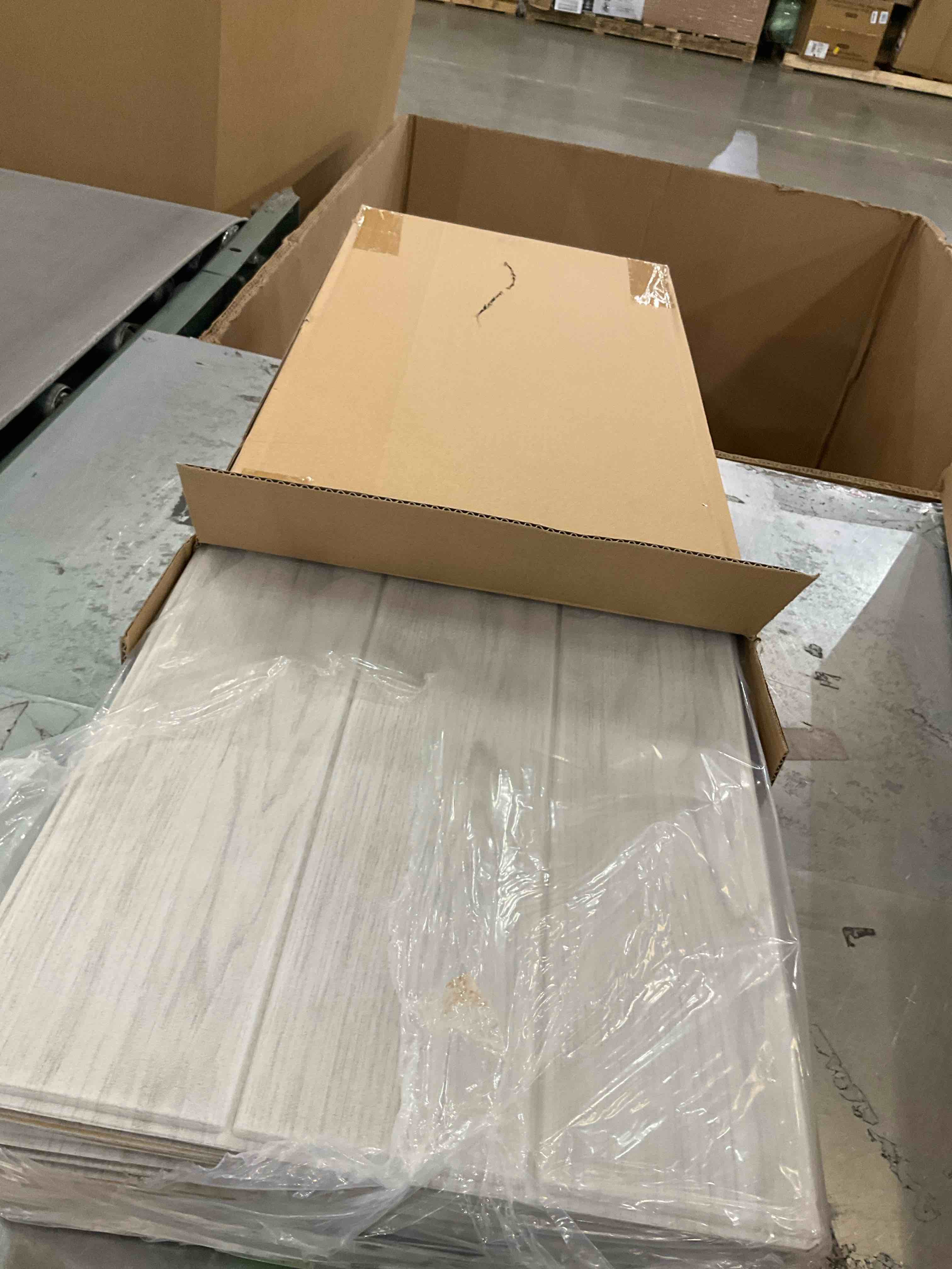 https://s3.amazonaws.com/lotting-images-prod/bidfta/PPE2493968_1746541413518.jpeg