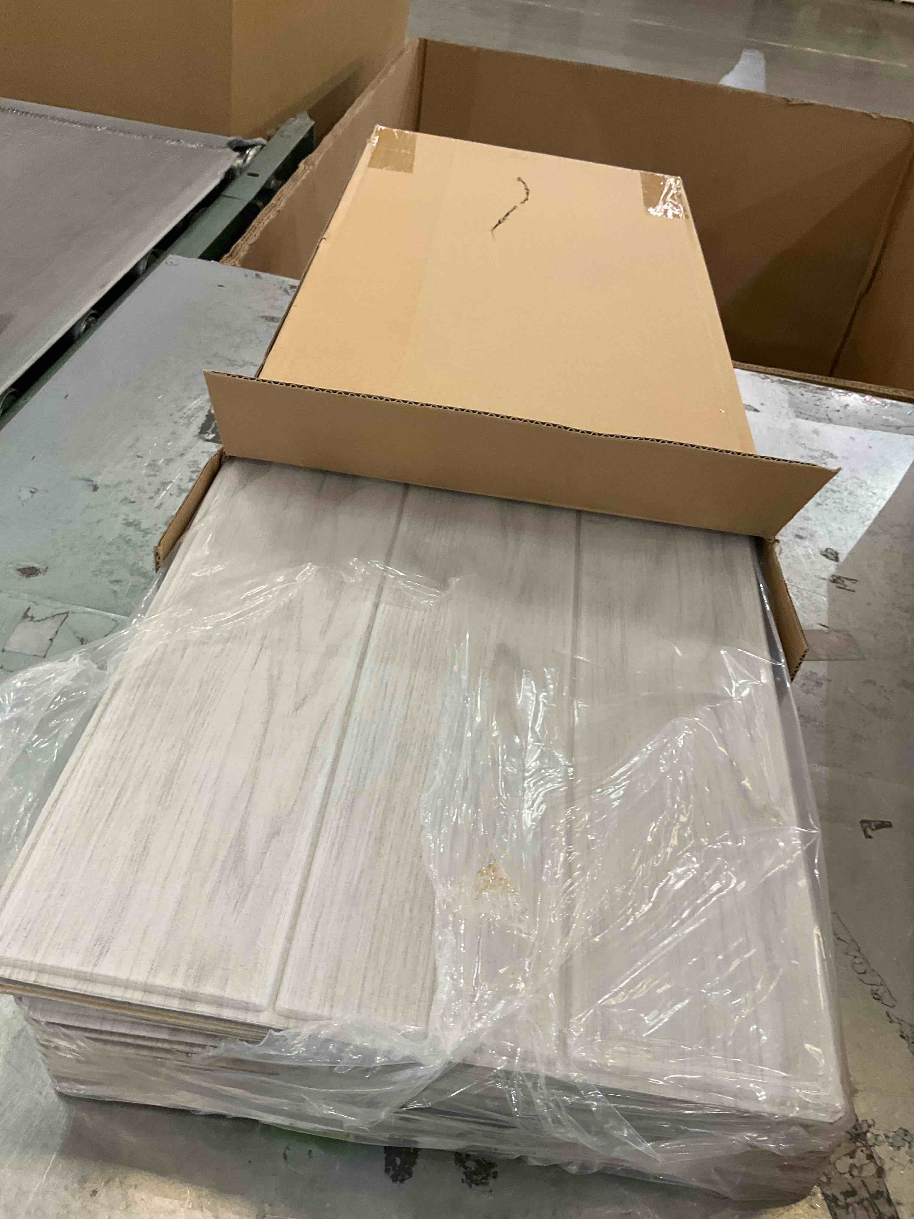 https://s3.amazonaws.com/lotting-images-prod/bidfta/PPE2493970_1746541410746.jpeg