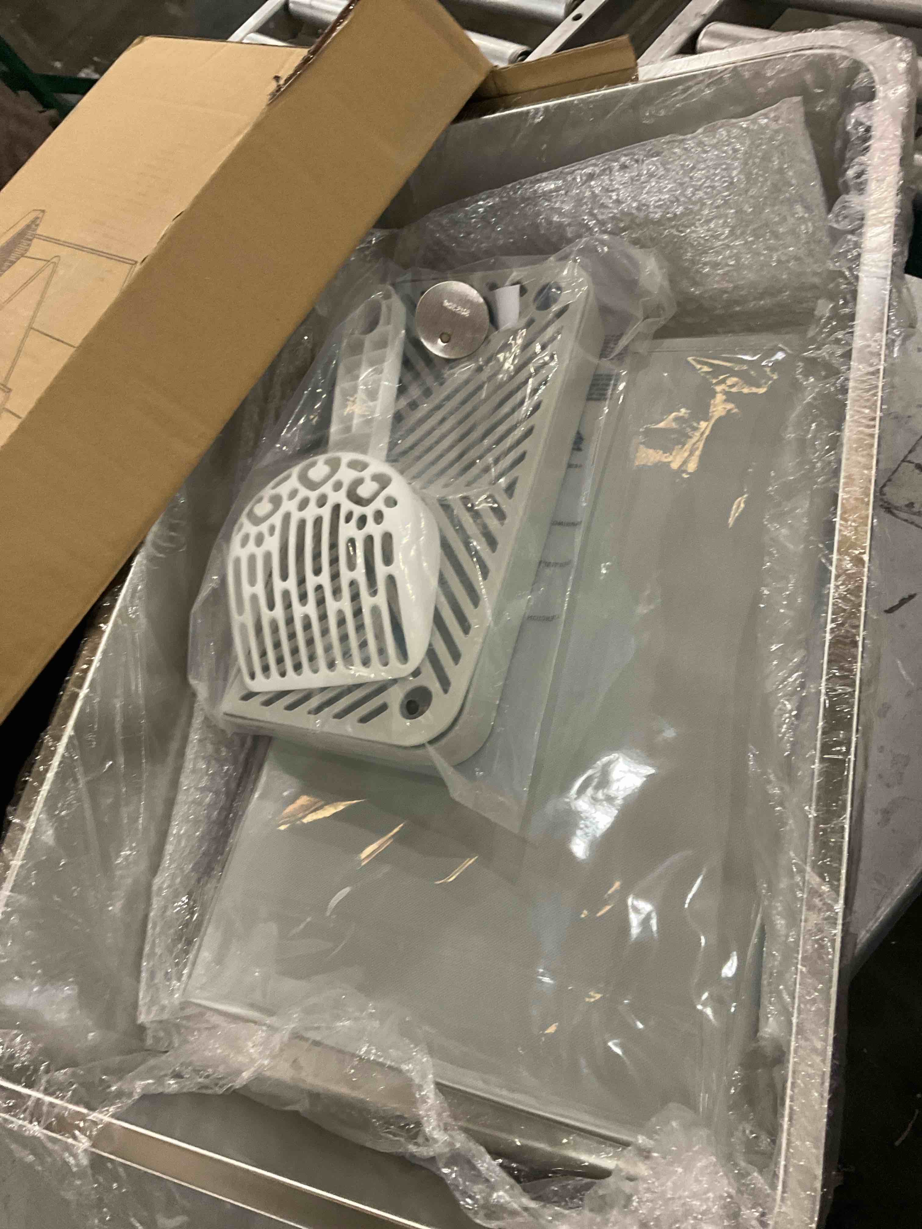 https://s3.amazonaws.com/lotting-images-prod/bidfta/PPE2494009_1745931301176.jpeg