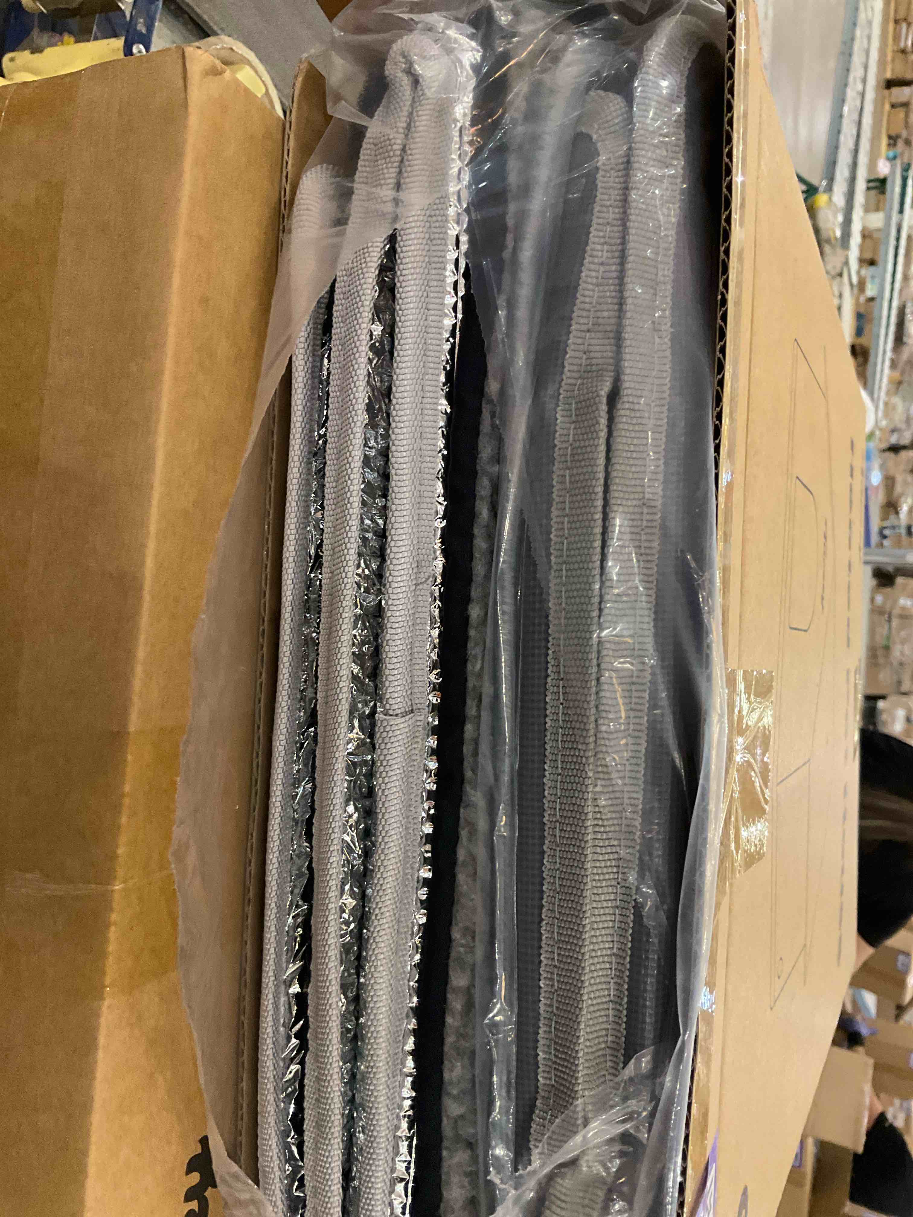 https://s3.amazonaws.com/lotting-images-prod/bidfta/PPE2494396_1745942097871.jpeg