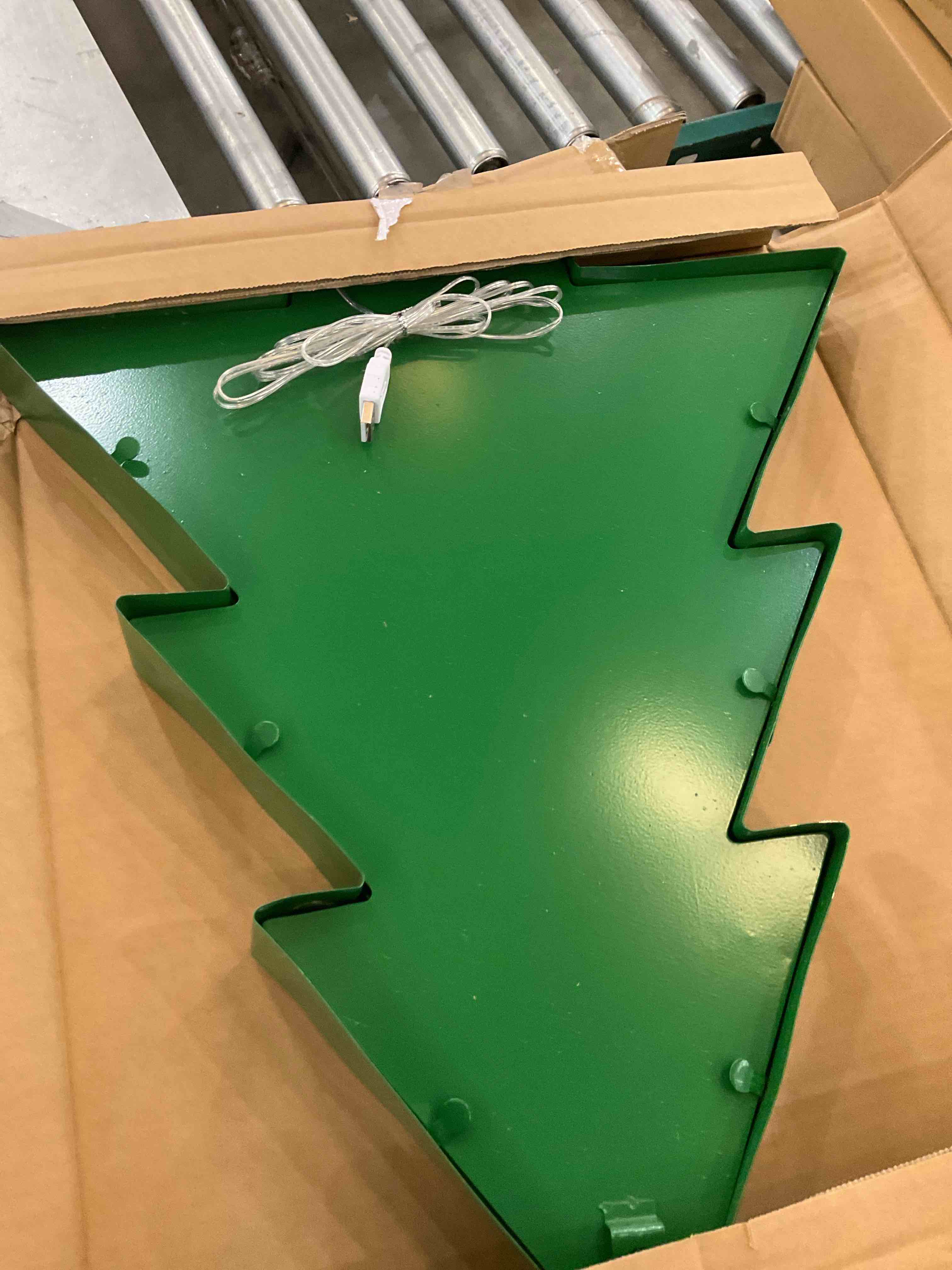 https://s3.amazonaws.com/lotting-images-prod/bidfta/PPE2494538_1745946615058.jpeg