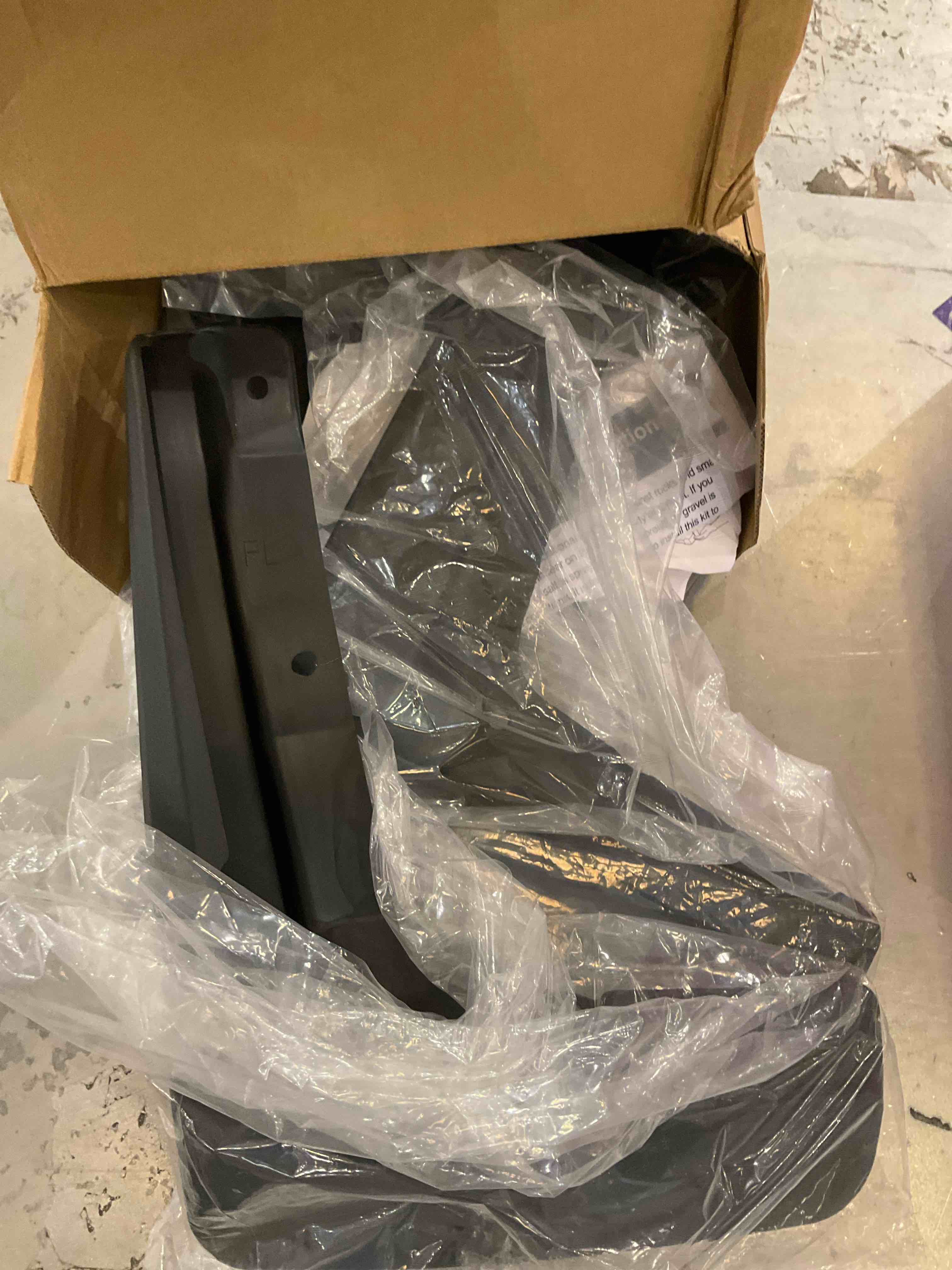 https://s3.amazonaws.com/lotting-images-prod/bidfta/PPE2494559_1745946159195.jpeg