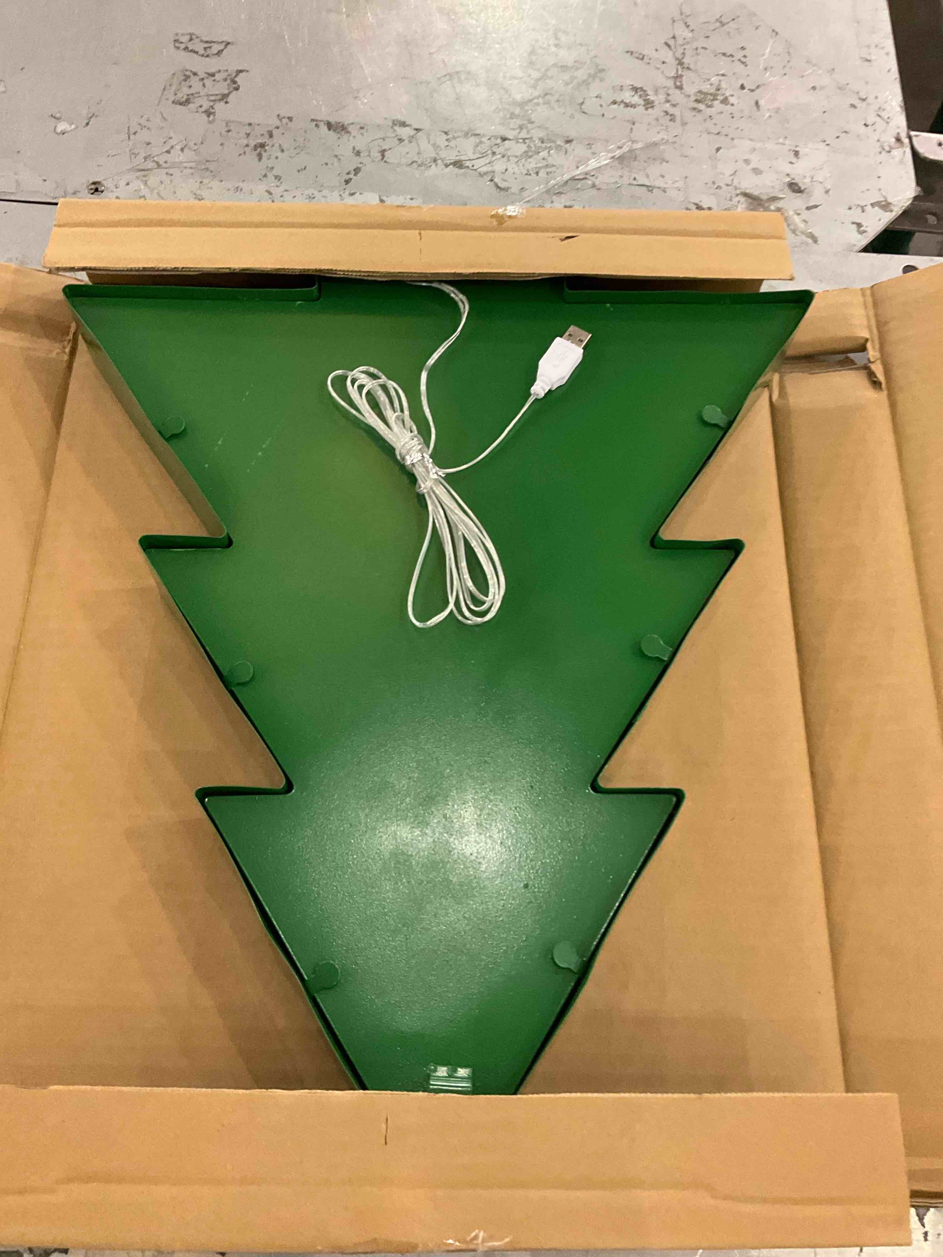https://s3.amazonaws.com/lotting-images-prod/bidfta/PPE2494641_1745947672276.jpeg