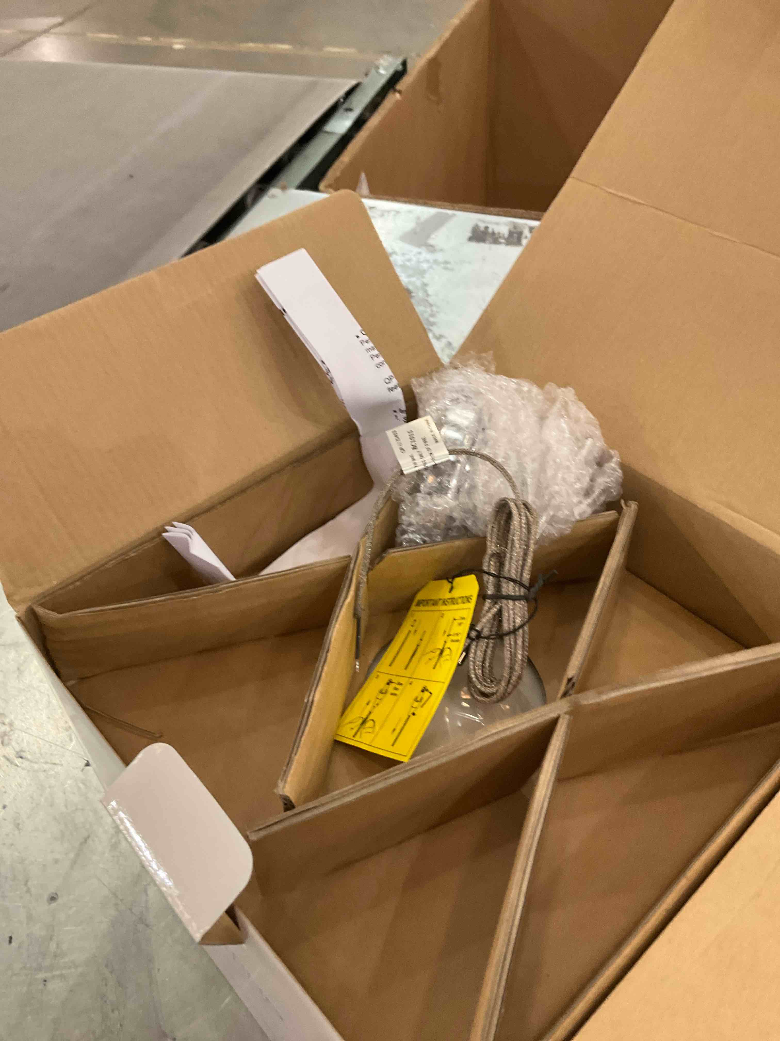 https://s3.amazonaws.com/lotting-images-prod/bidfta/PPE2495027_1745952775747.jpeg