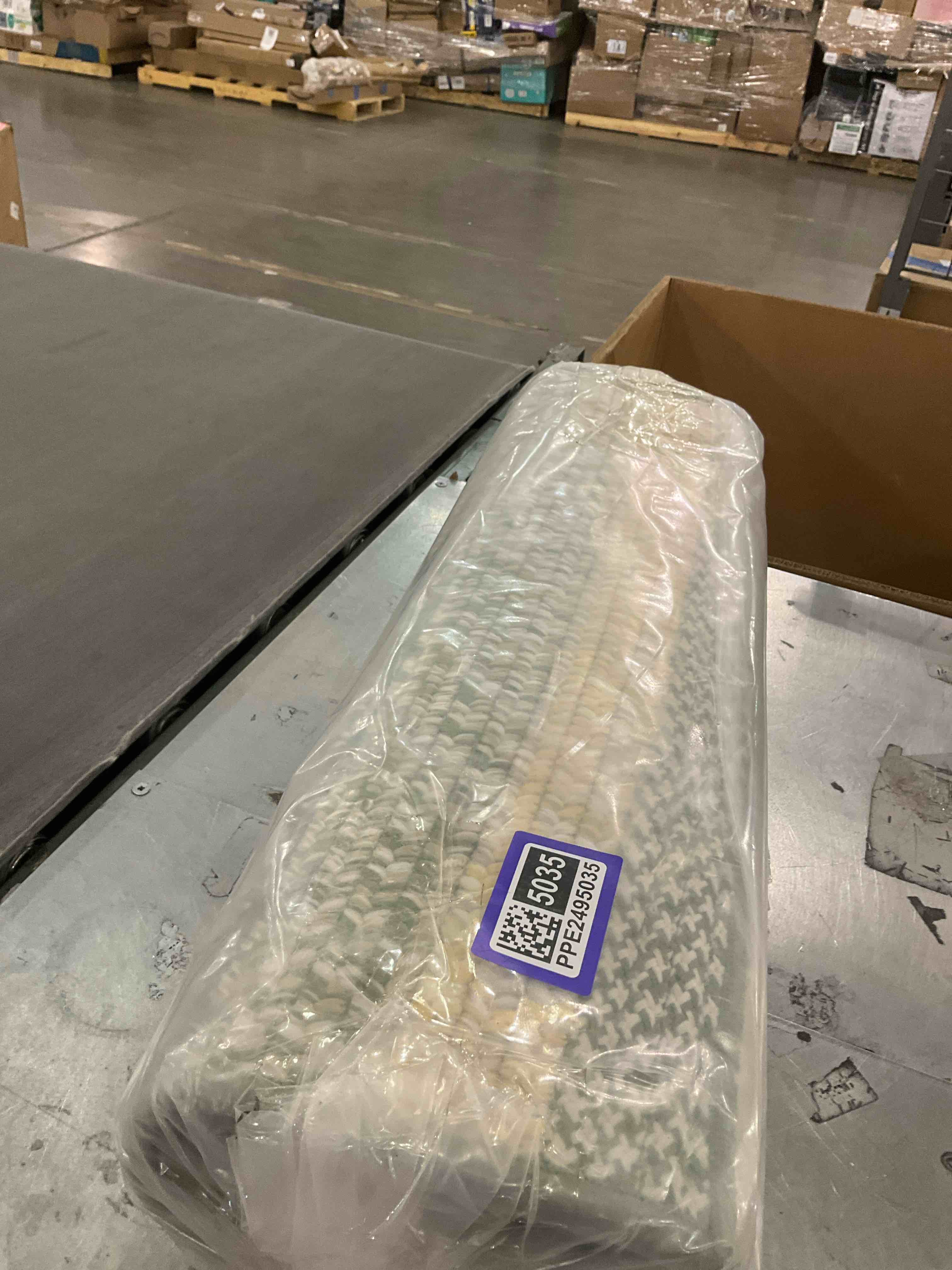 https://s3.amazonaws.com/lotting-images-prod/bidfta/PPE2495035_1745953222425.jpeg