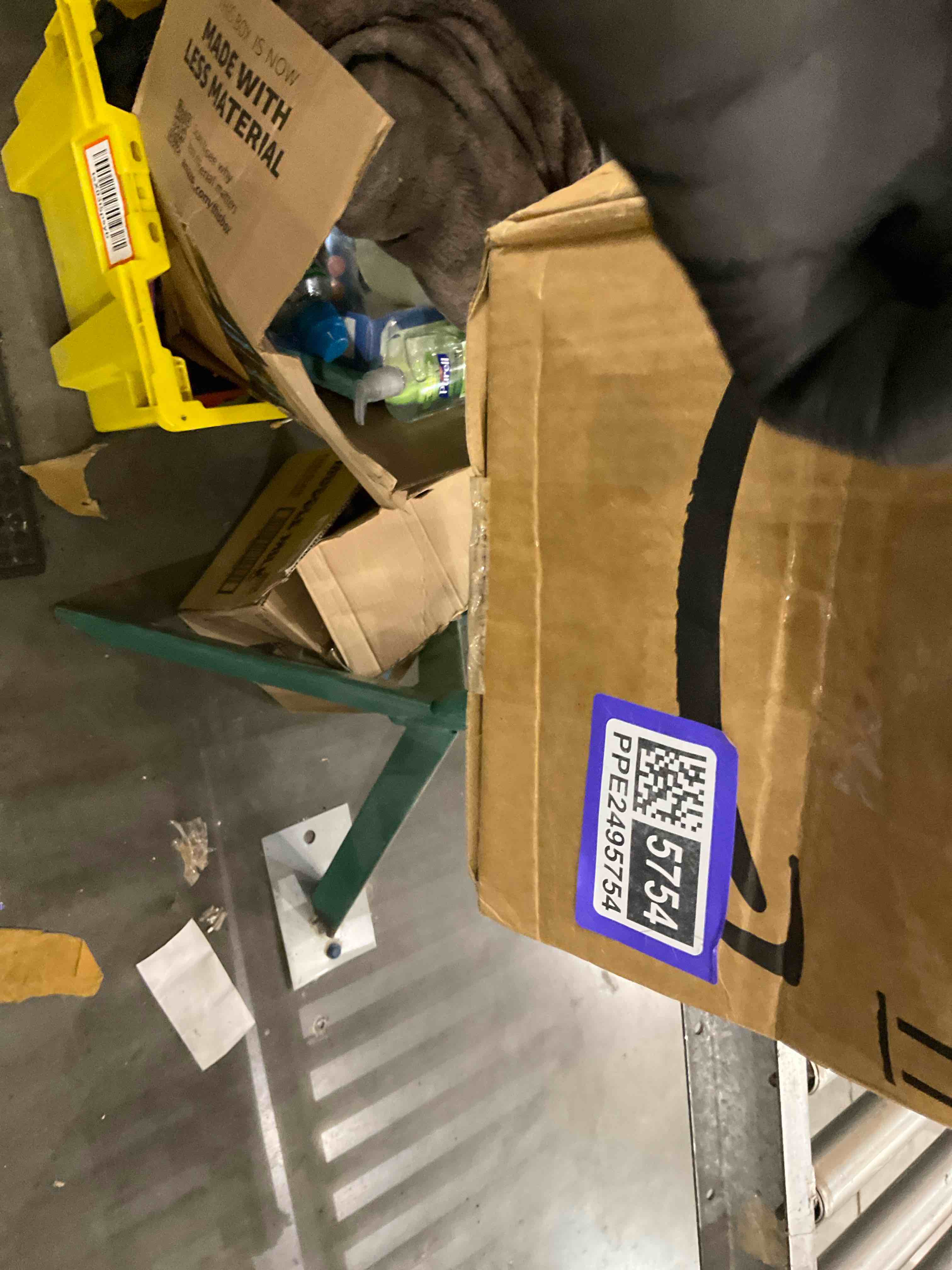 https://s3.amazonaws.com/lotting-images-prod/bidfta/PPE2495754_1746039478465.jpeg