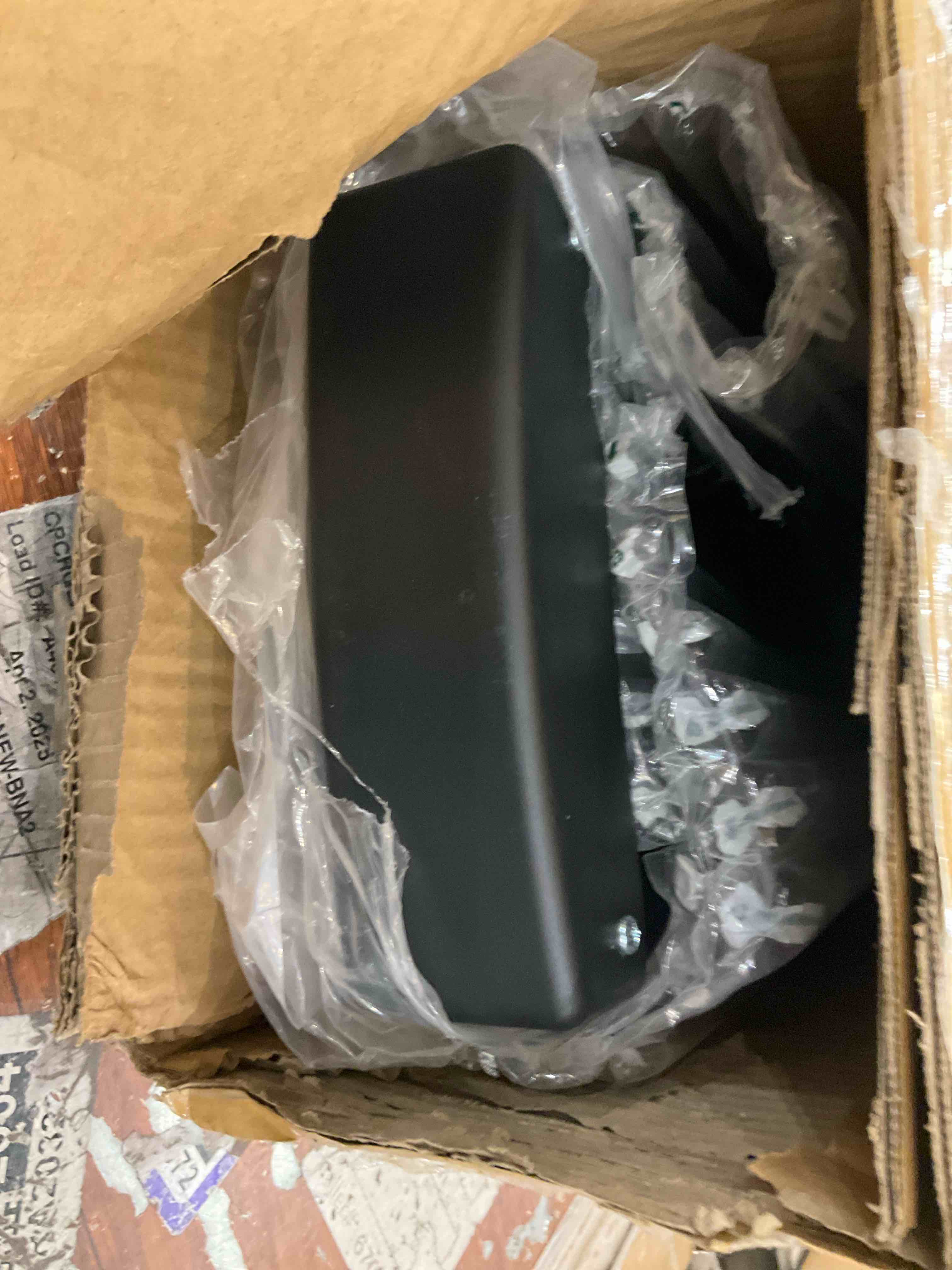 https://s3.amazonaws.com/lotting-images-prod/bidfta/PPE2495867_1746114407322.jpeg