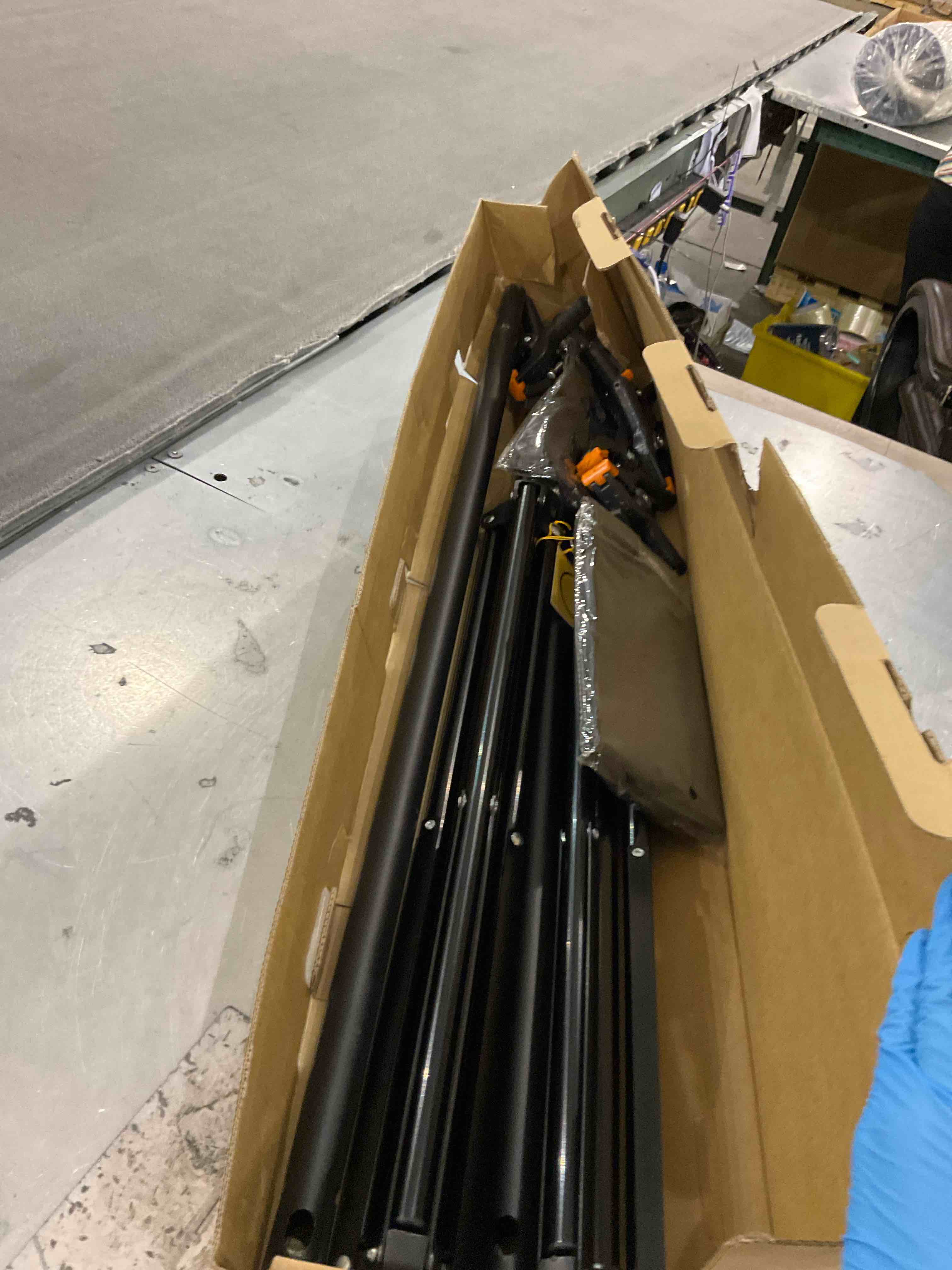 https://s3.amazonaws.com/lotting-images-prod/bidfta/PPE2495923_1746100079011.jpeg