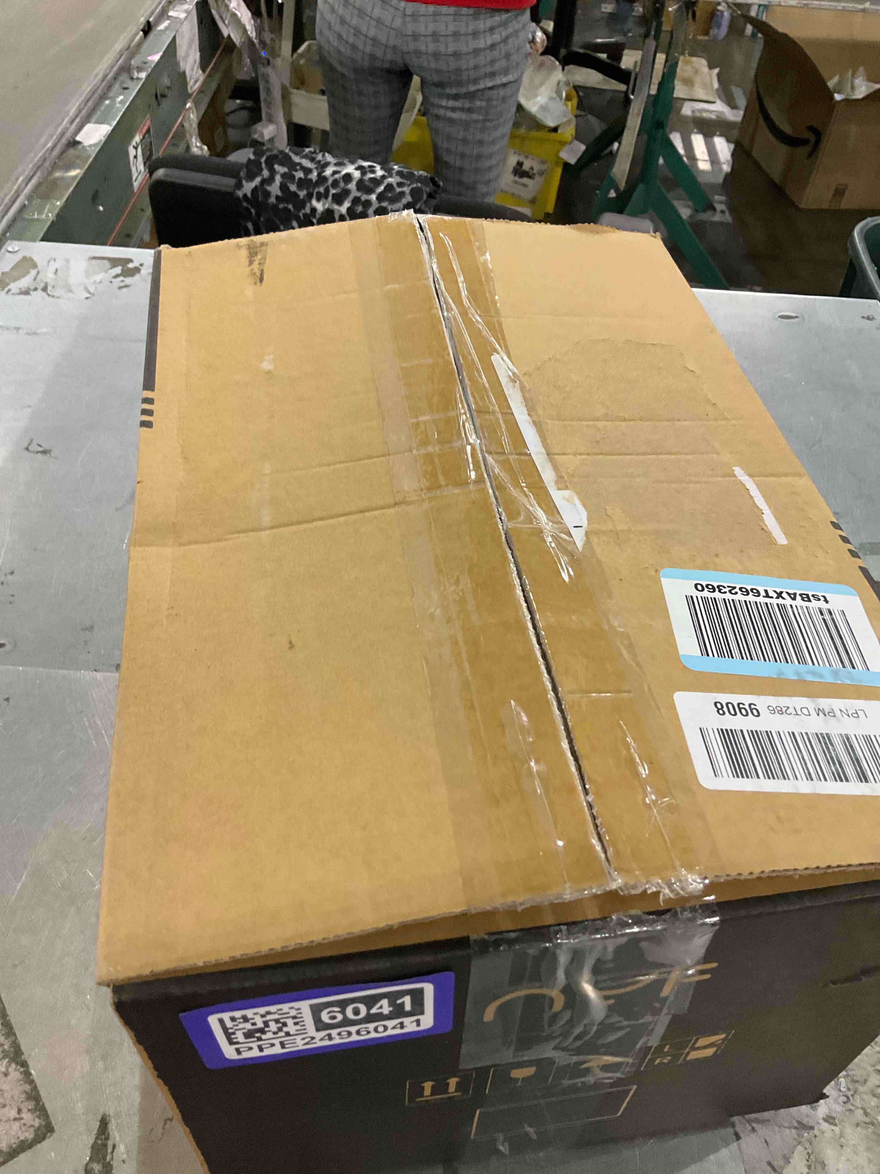 https://s3.amazonaws.com/lotting-images-prod/bidfta/PPE2496041_1746100177738.jpeg