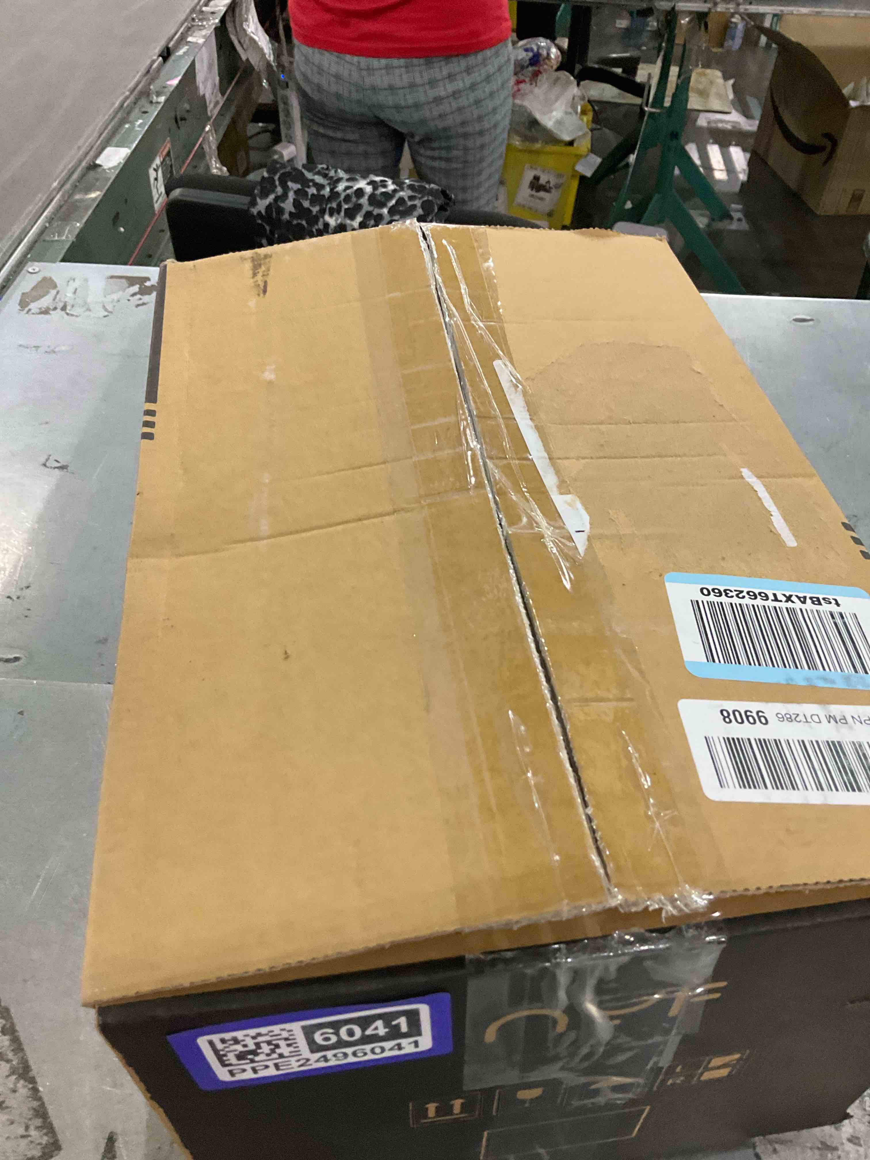 https://s3.amazonaws.com/lotting-images-prod/bidfta/PPE2496041_1746100179501.jpeg