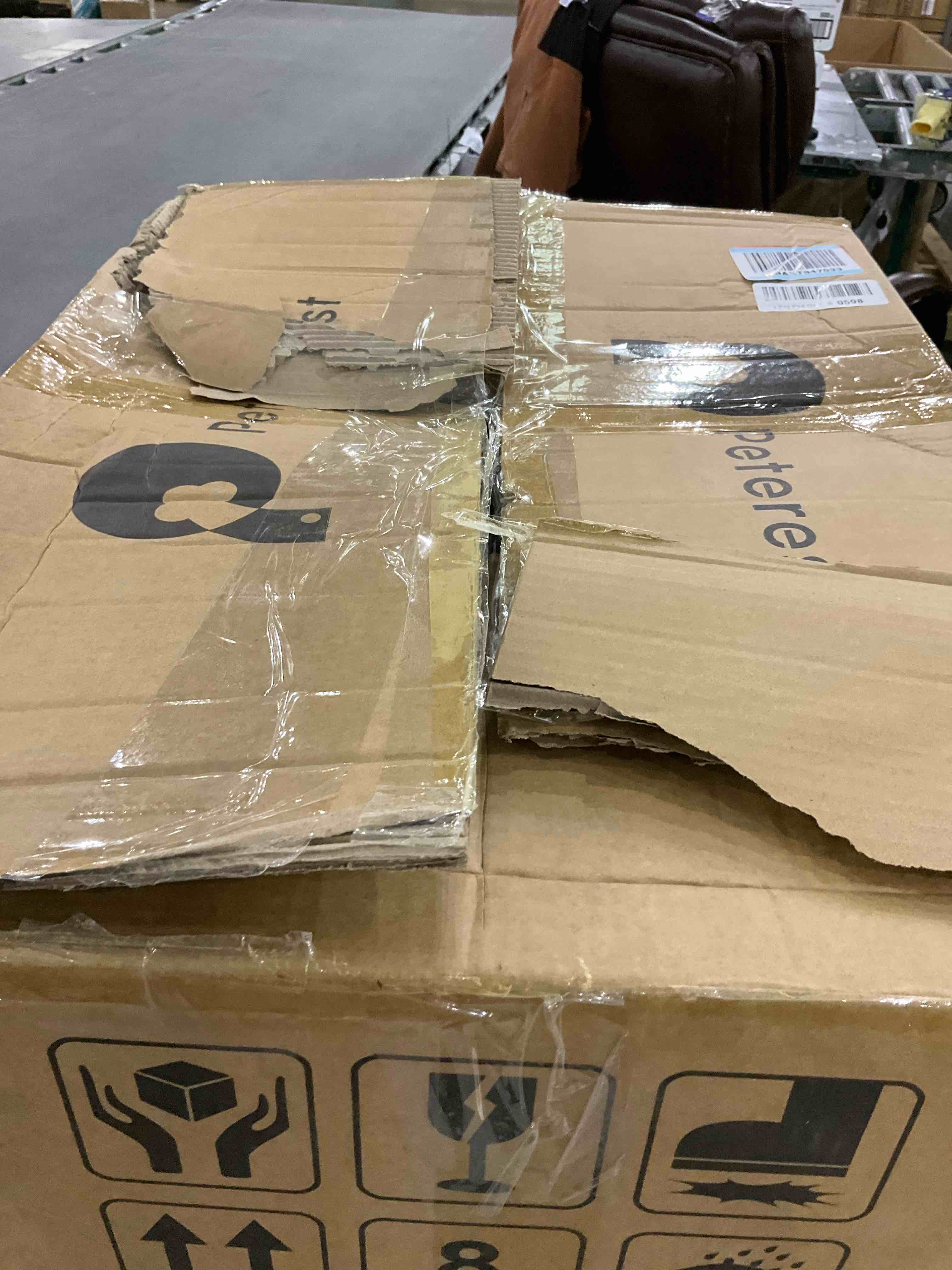 https://s3.amazonaws.com/lotting-images-prod/bidfta/PPE2496061_1746101867638.jpeg