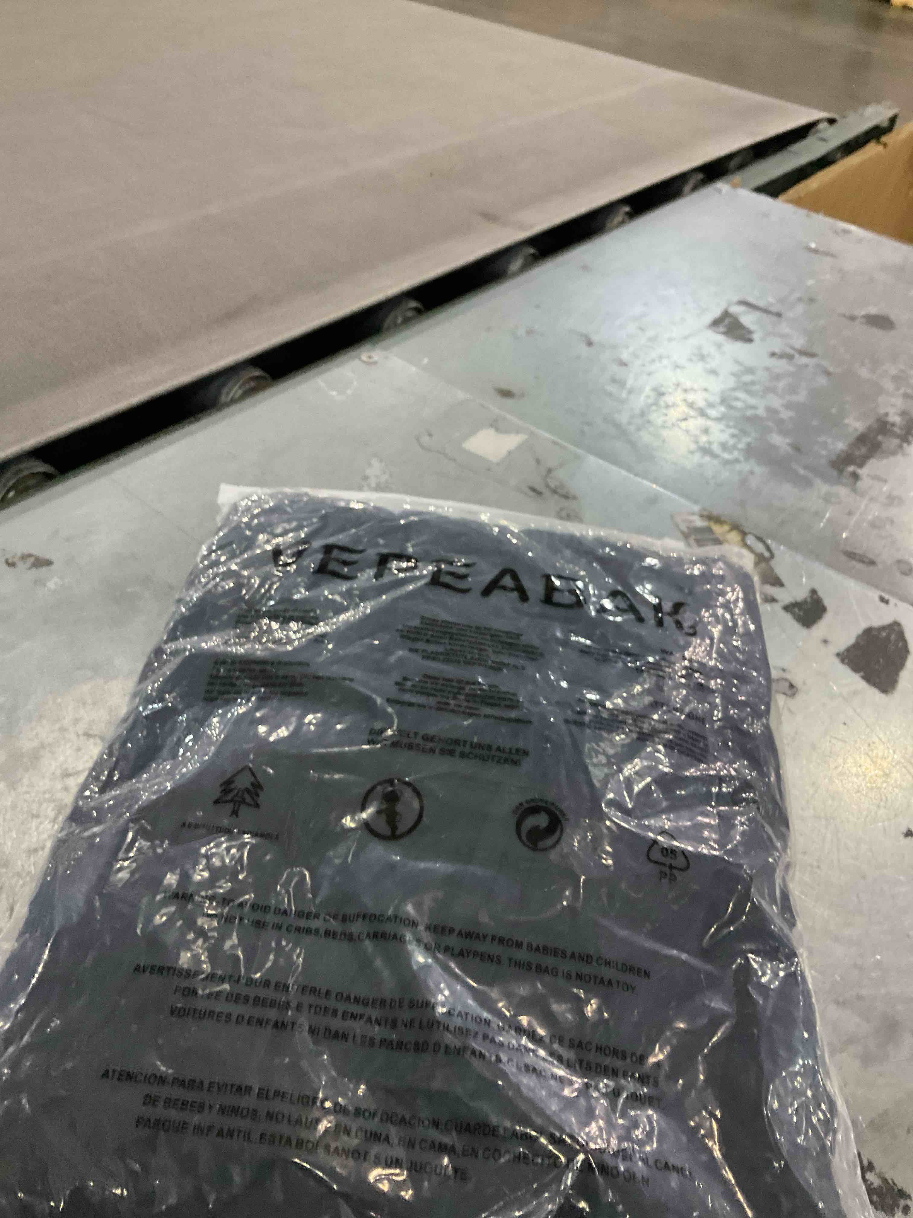 https://s3.amazonaws.com/lotting-images-prod/bidfta/PPE2496066_1746101995445.jpeg