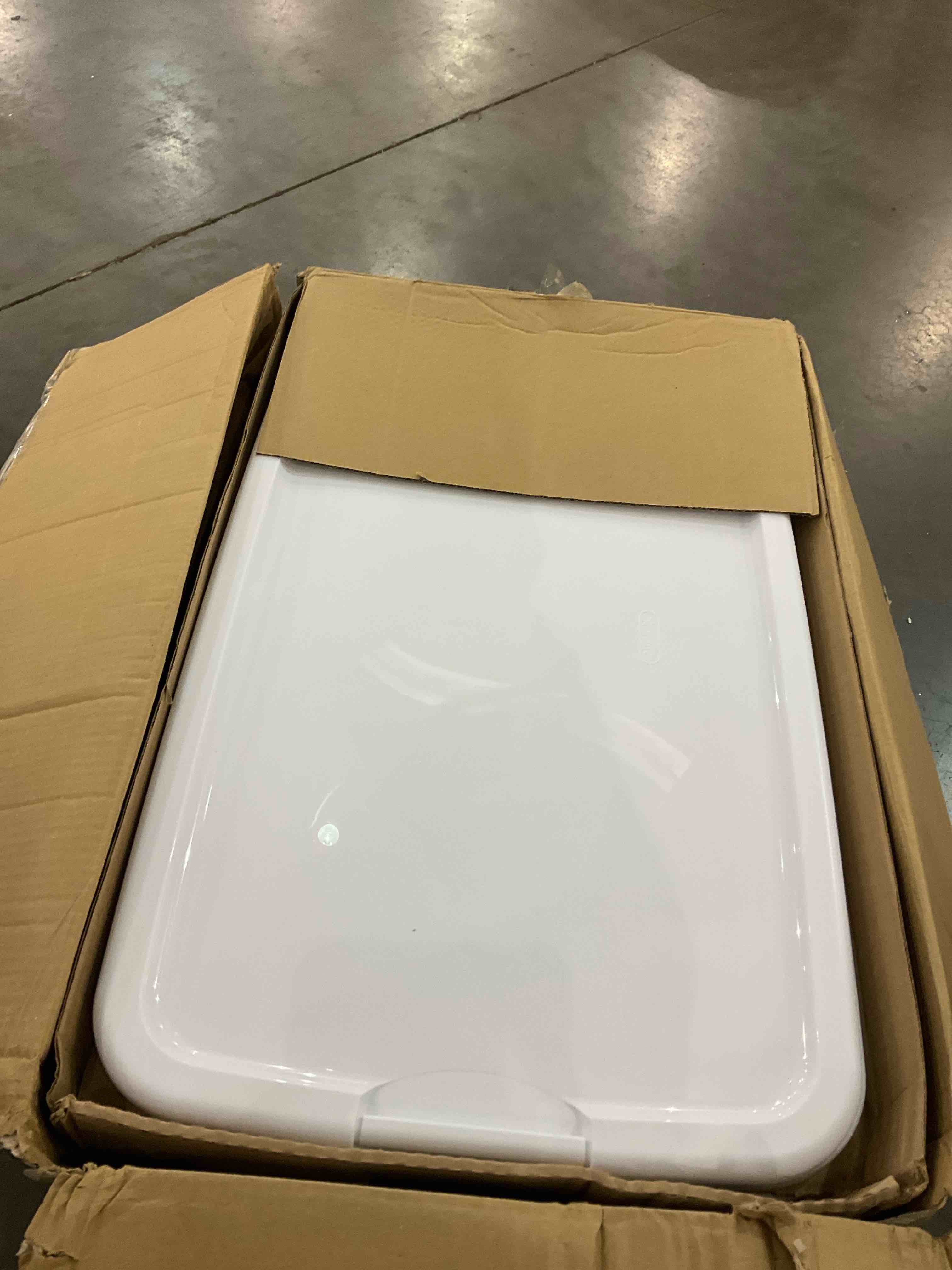 https://s3.amazonaws.com/lotting-images-prod/bidfta/PPE2496073_1746100452685.jpeg