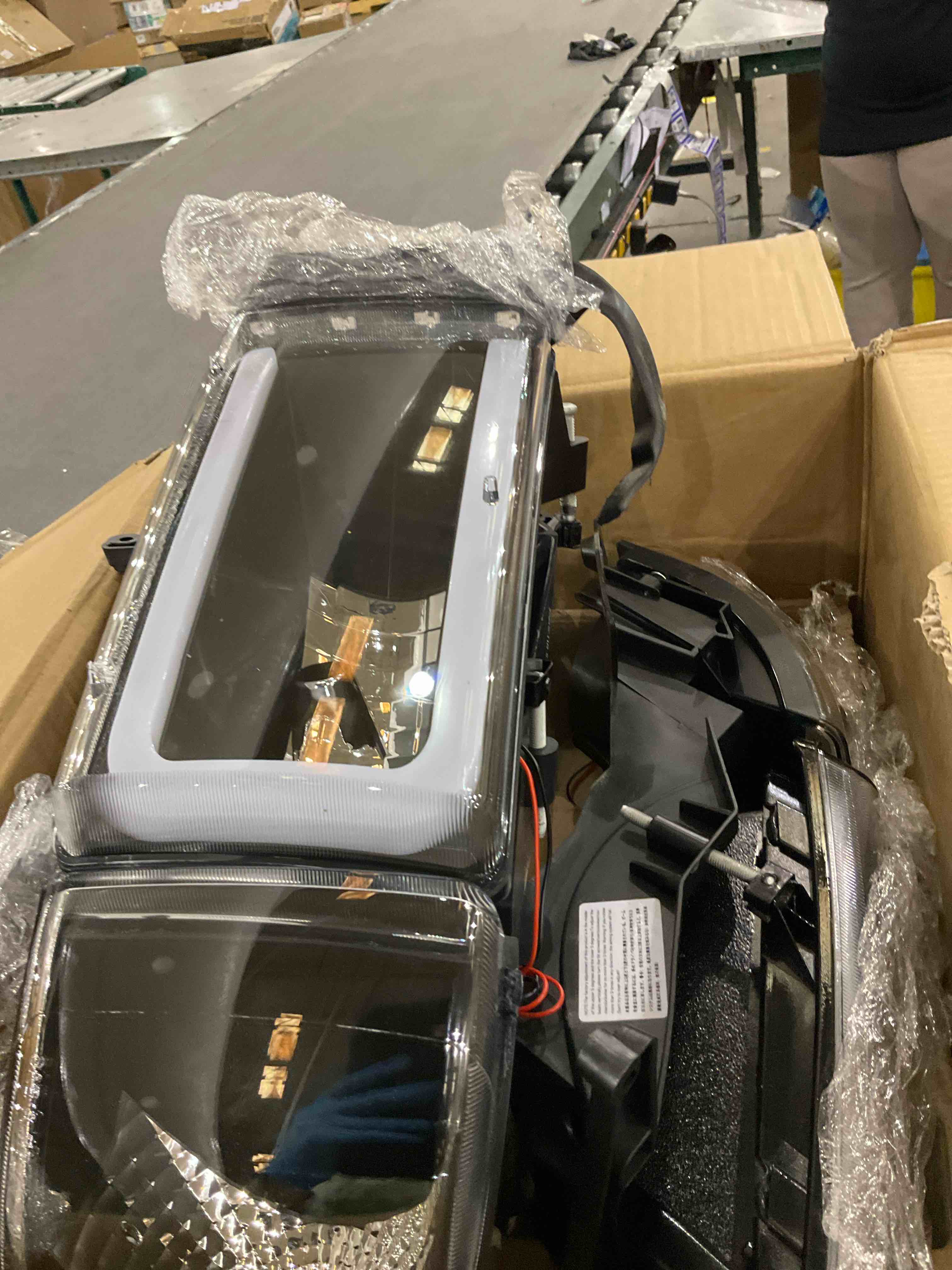https://s3.amazonaws.com/lotting-images-prod/bidfta/PPE2496084_1746190410528.jpeg
