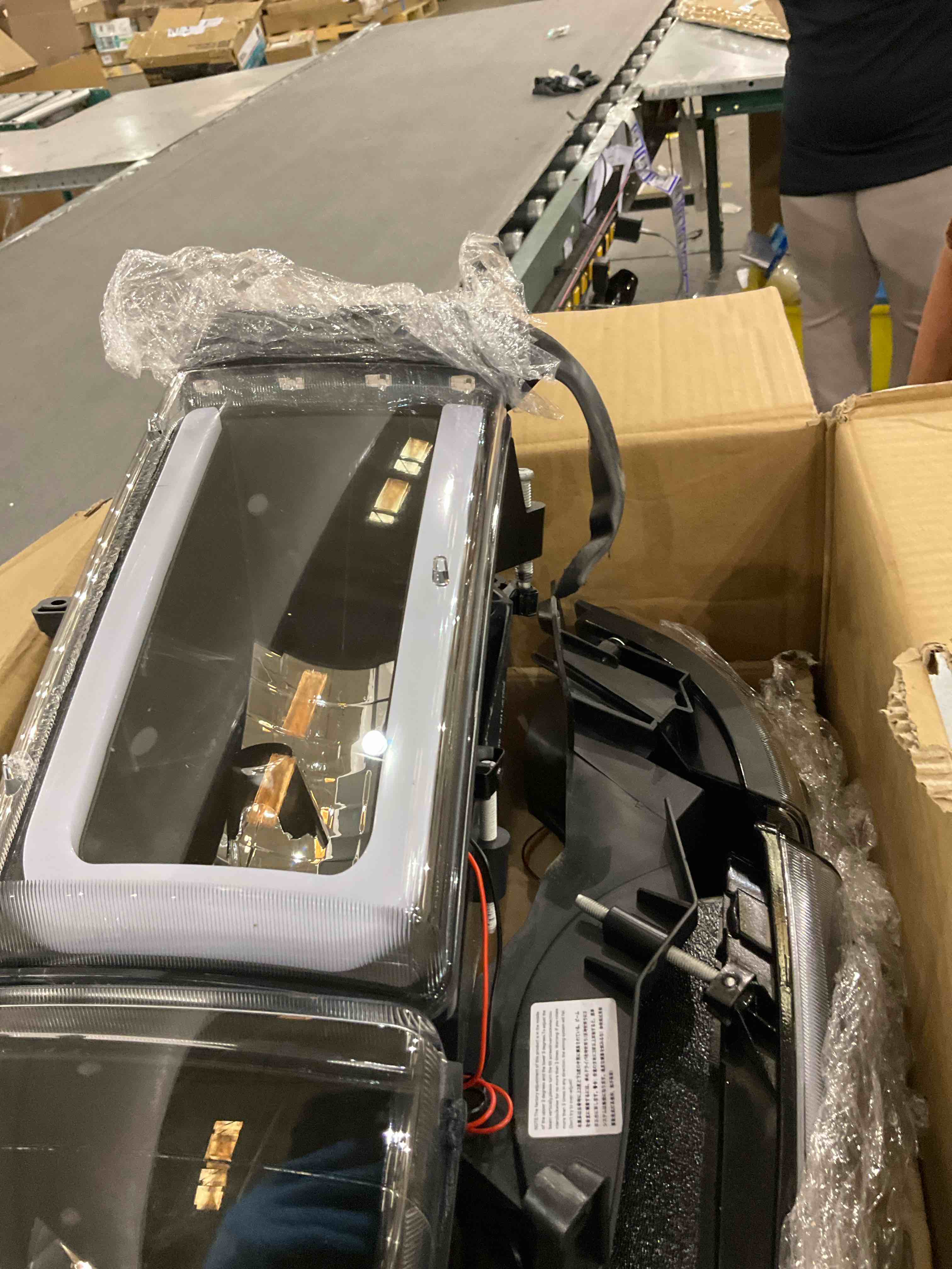 https://s3.amazonaws.com/lotting-images-prod/bidfta/PPE2496084_1746190413910.jpeg