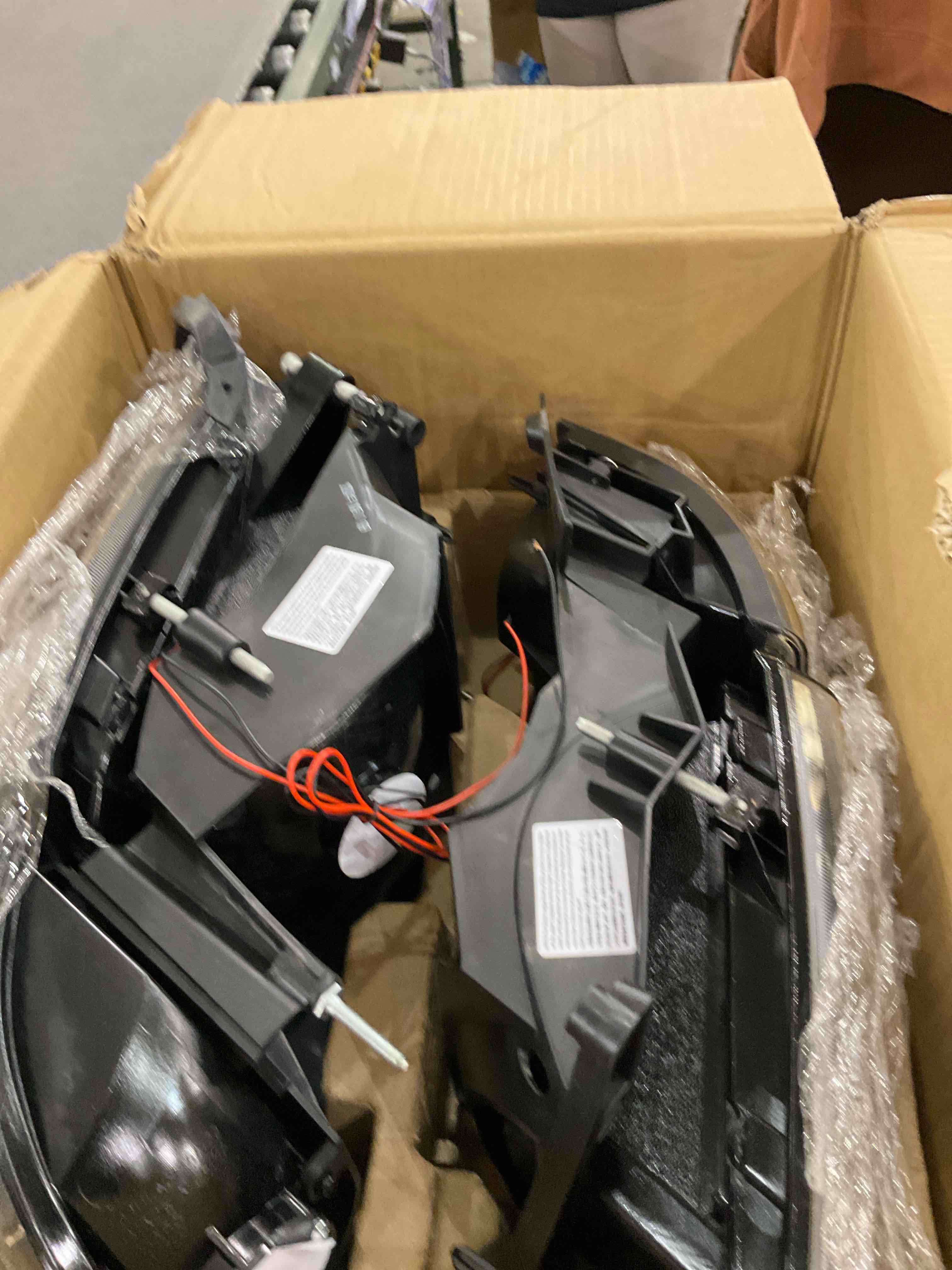 https://s3.amazonaws.com/lotting-images-prod/bidfta/PPE2496084_1746190438124.jpeg