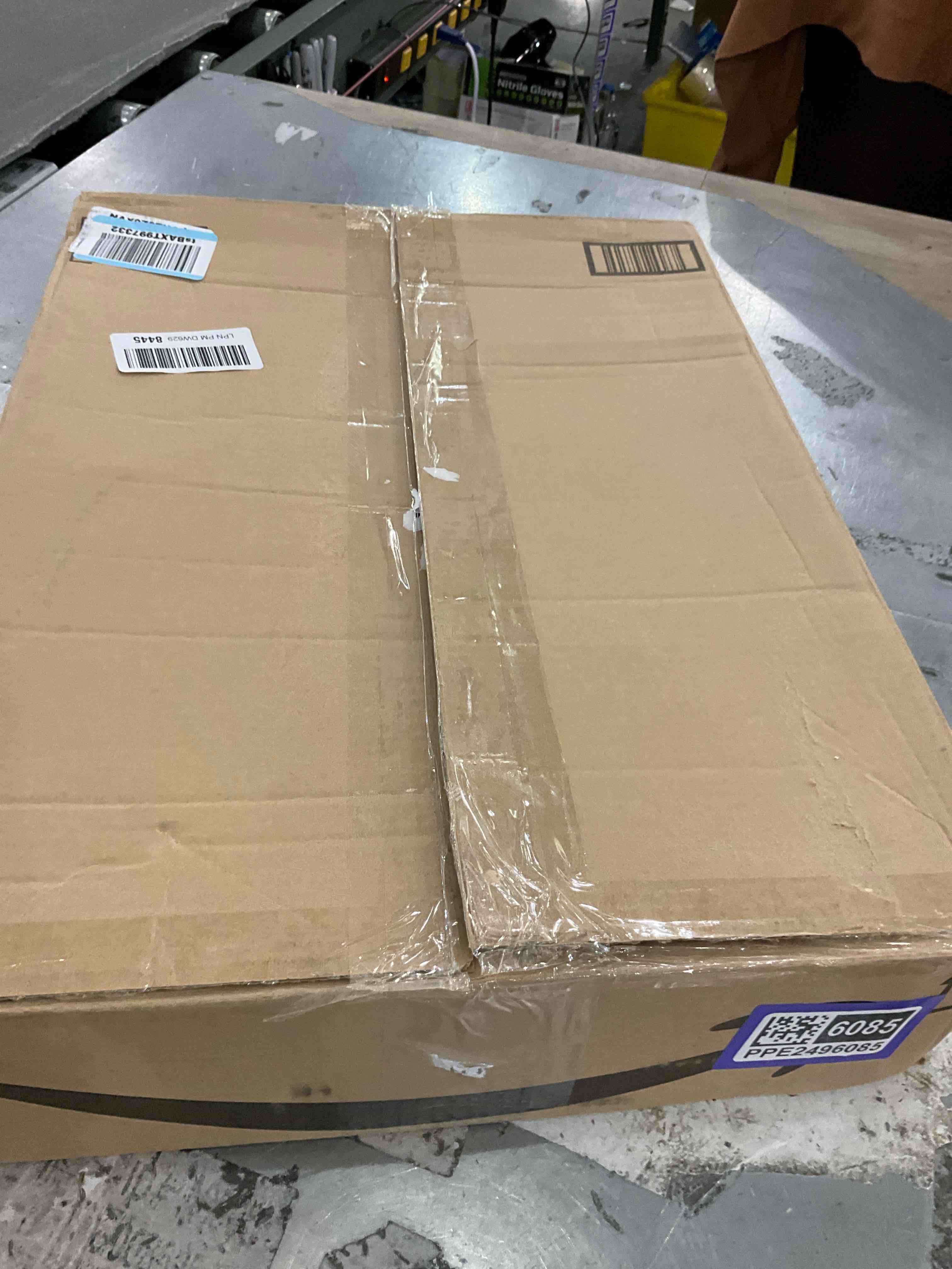 https://s3.amazonaws.com/lotting-images-prod/bidfta/PPE2496085_1746190280392.jpeg