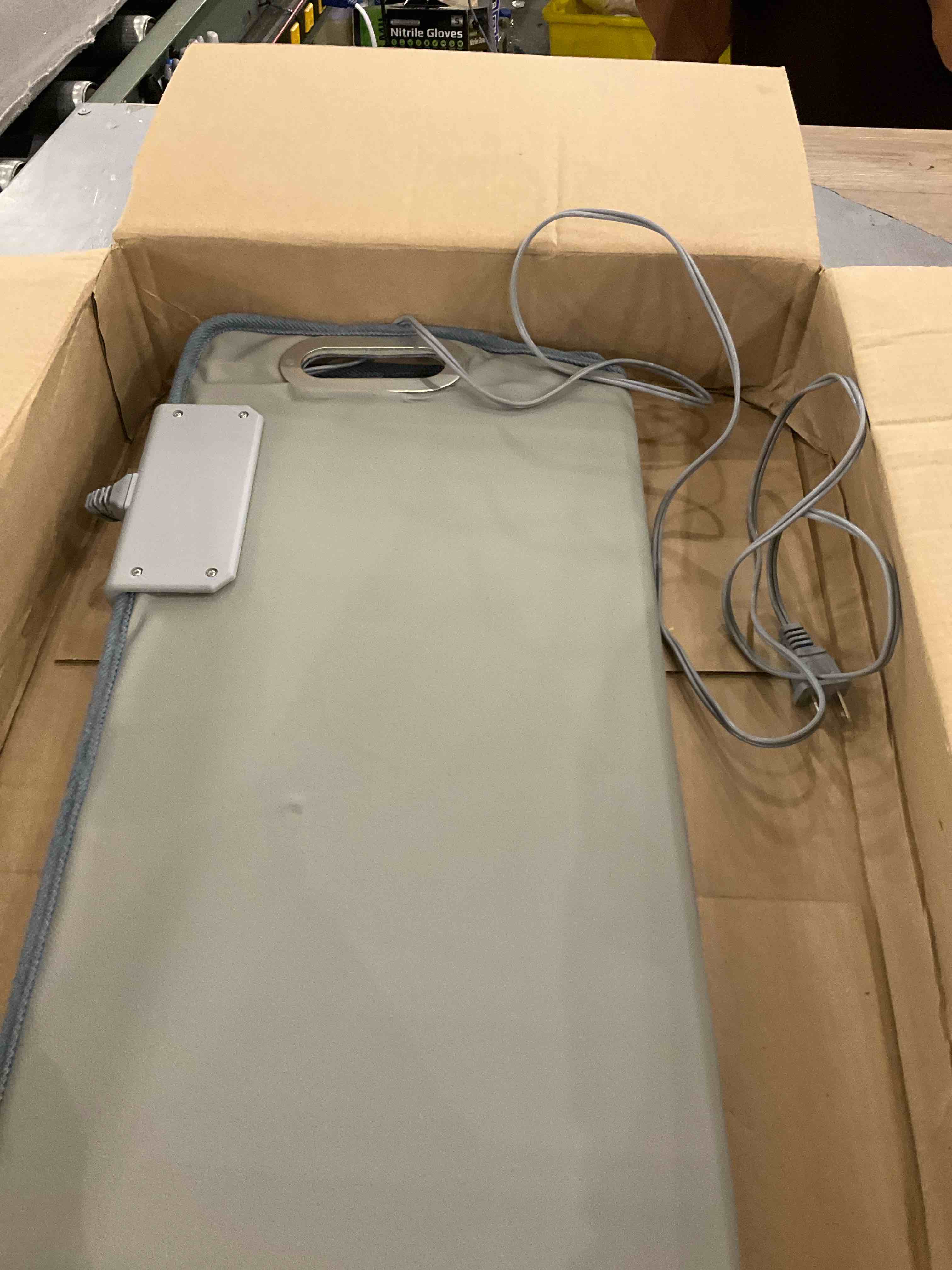https://s3.amazonaws.com/lotting-images-prod/bidfta/PPE2496085_1746190308047.jpeg
