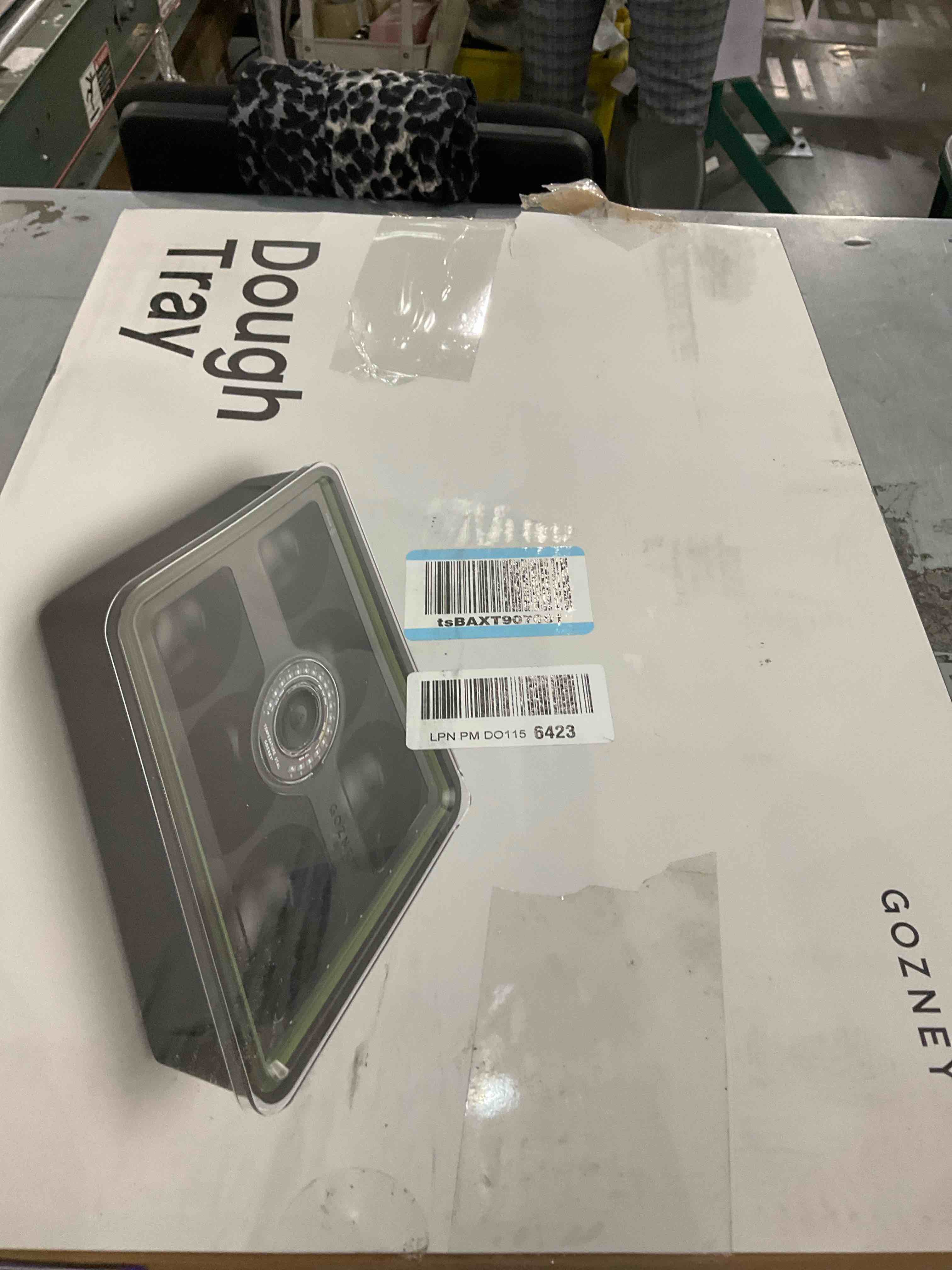 https://s3.amazonaws.com/lotting-images-prod/bidfta/PPE2496123_1746101536598.jpeg