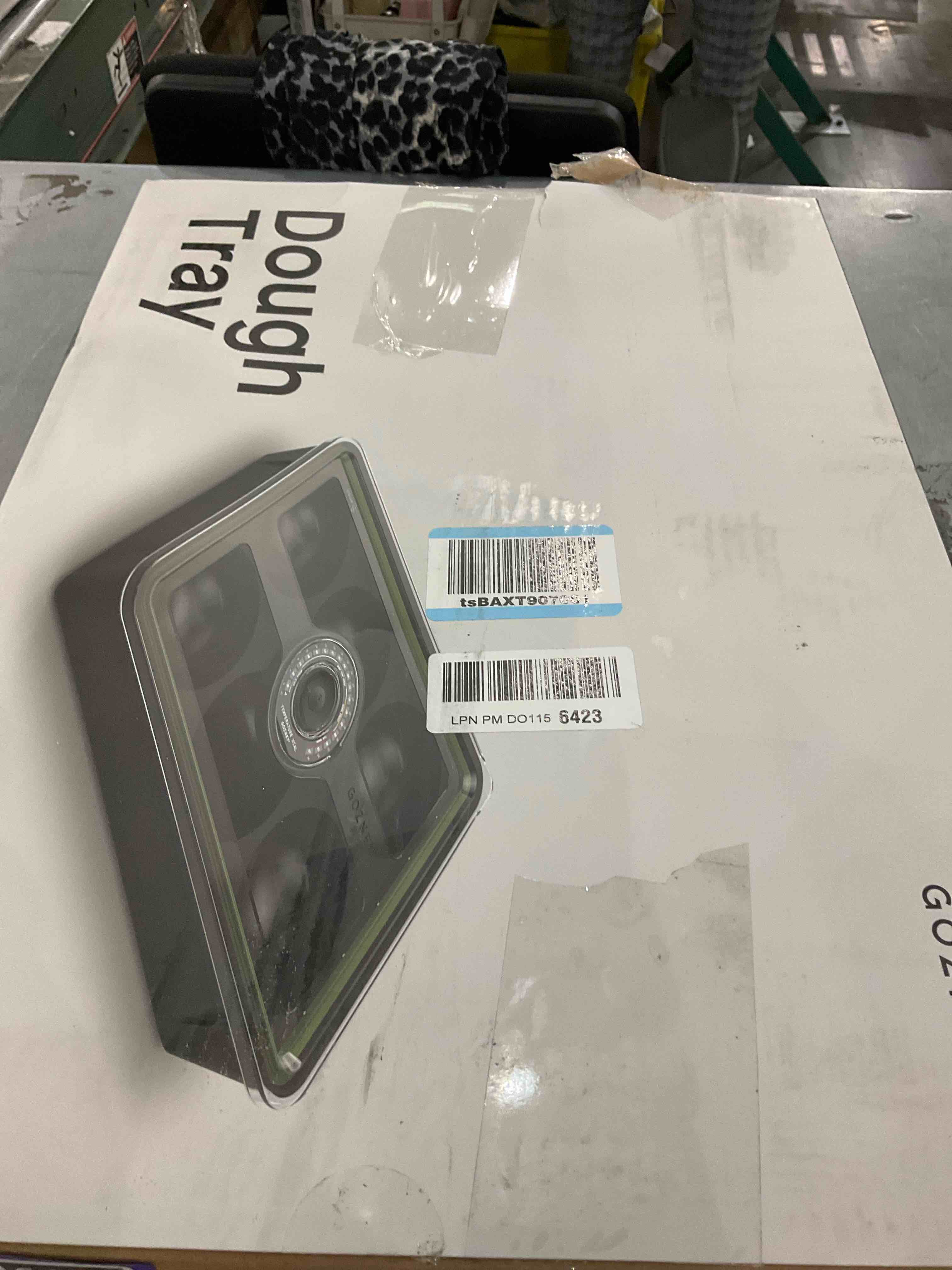 https://s3.amazonaws.com/lotting-images-prod/bidfta/PPE2496123_1746101537731.jpeg