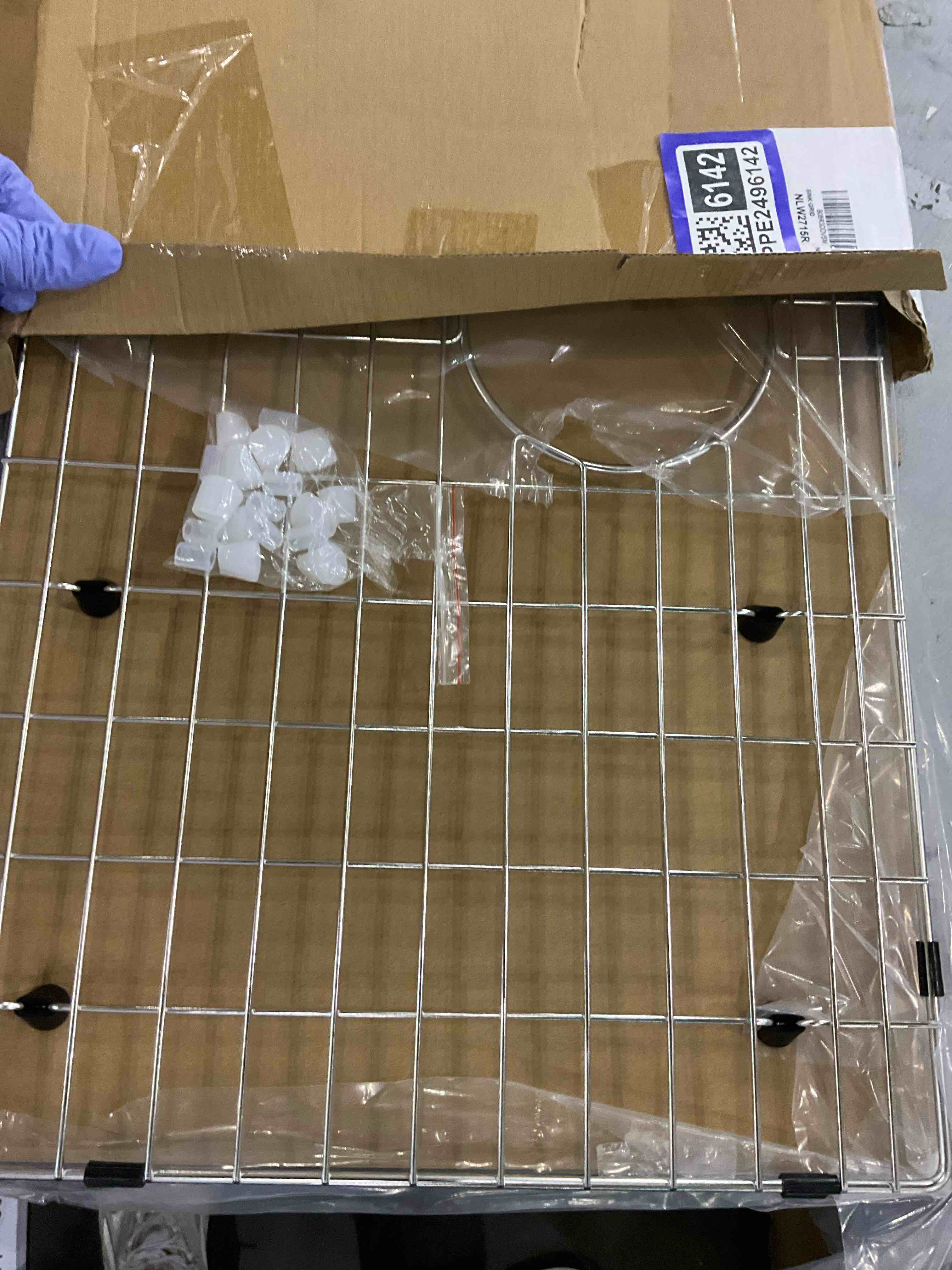 https://s3.amazonaws.com/lotting-images-prod/bidfta/PPE2496142_1746102079857.jpeg