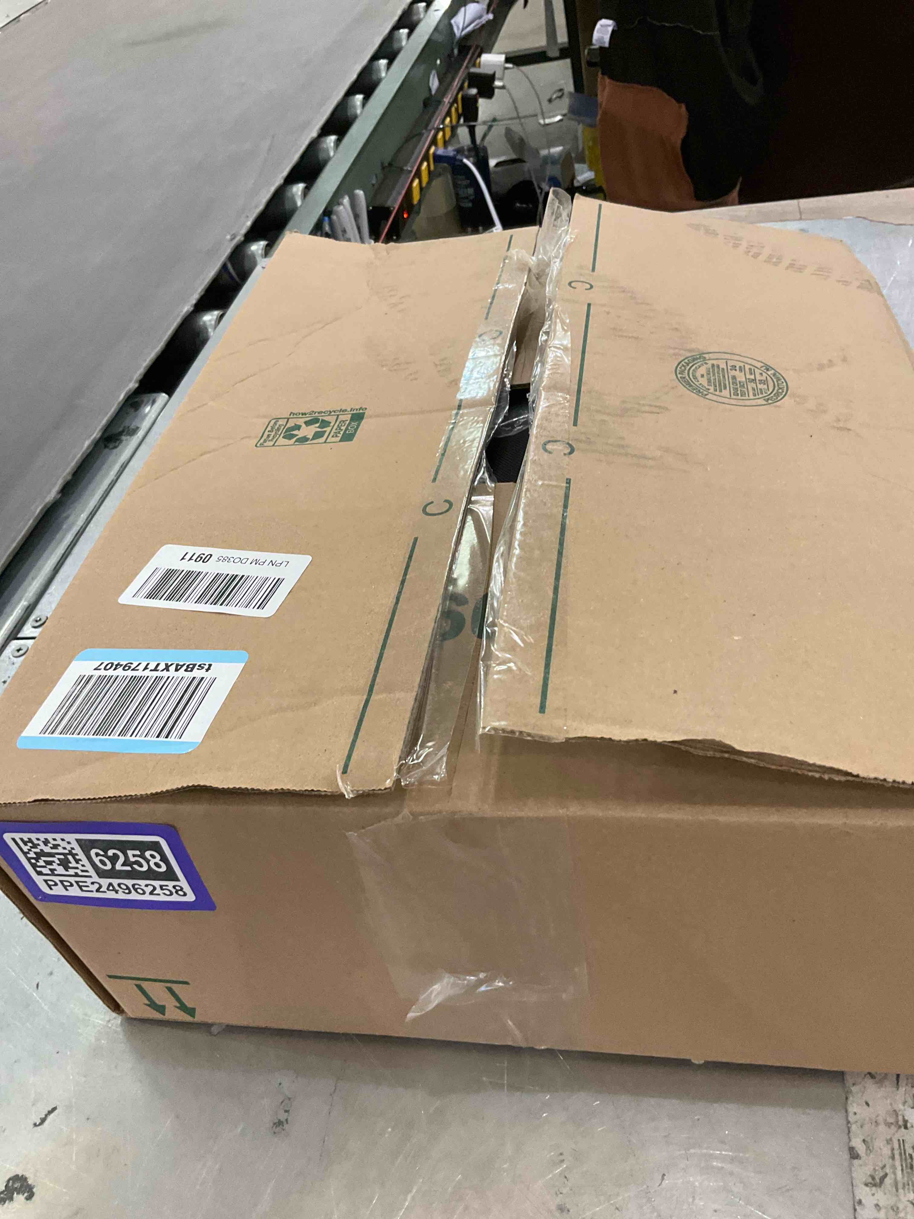 https://s3.amazonaws.com/lotting-images-prod/bidfta/PPE2496258_1746113836912.jpeg