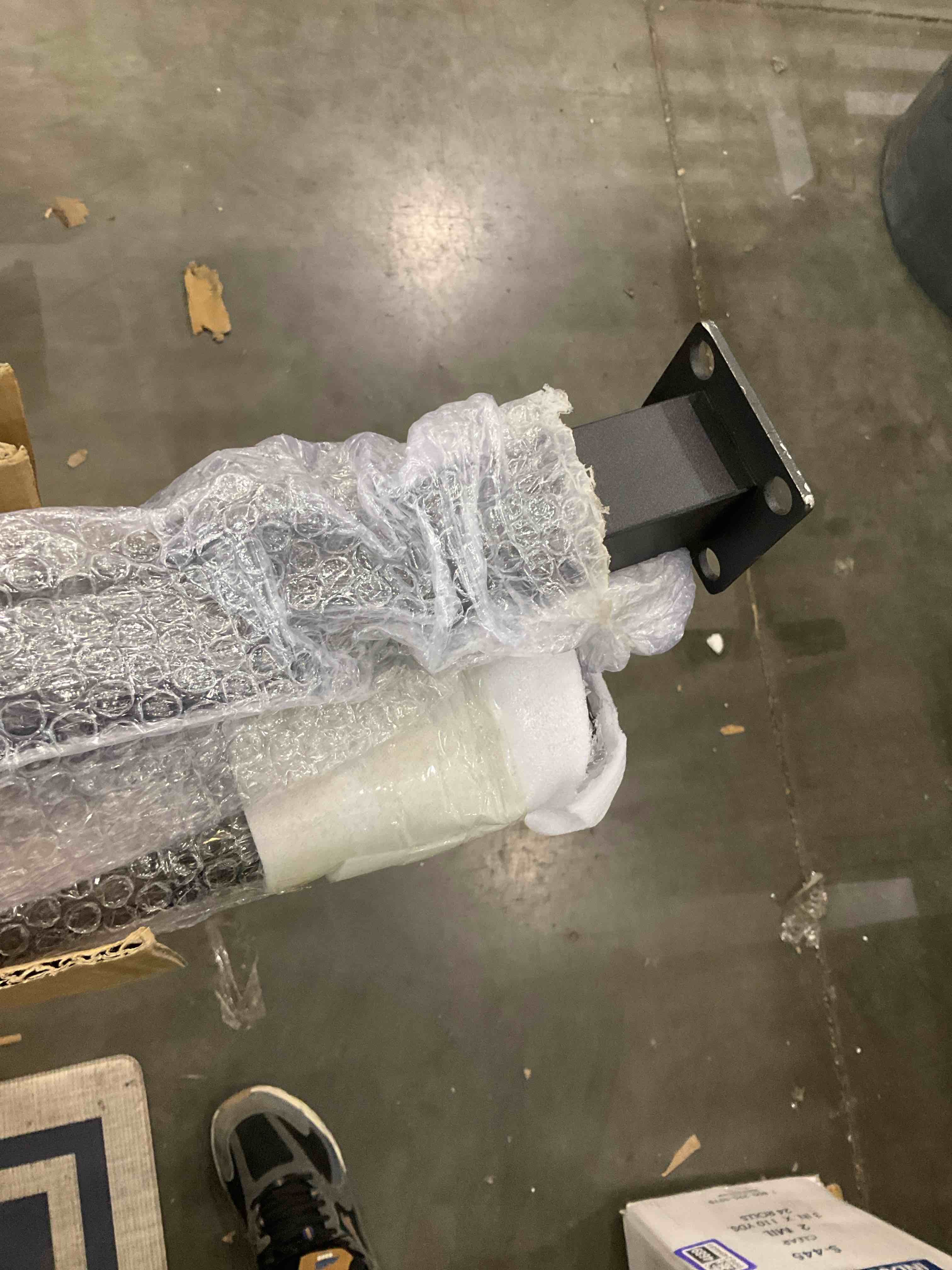 https://s3.amazonaws.com/lotting-images-prod/bidfta/PPE2496462_1746112153913.jpeg