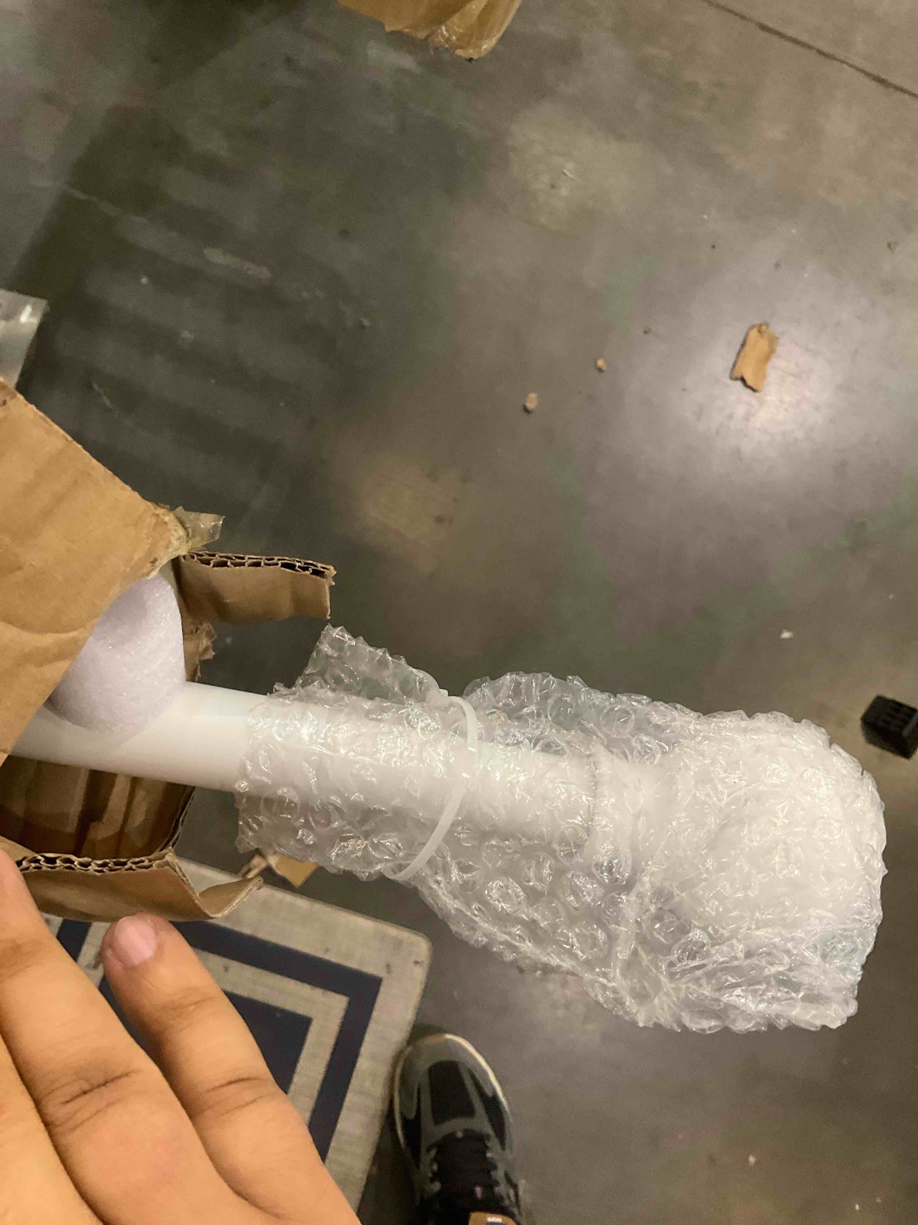 https://s3.amazonaws.com/lotting-images-prod/bidfta/PPE2496463_1746111388756.jpeg