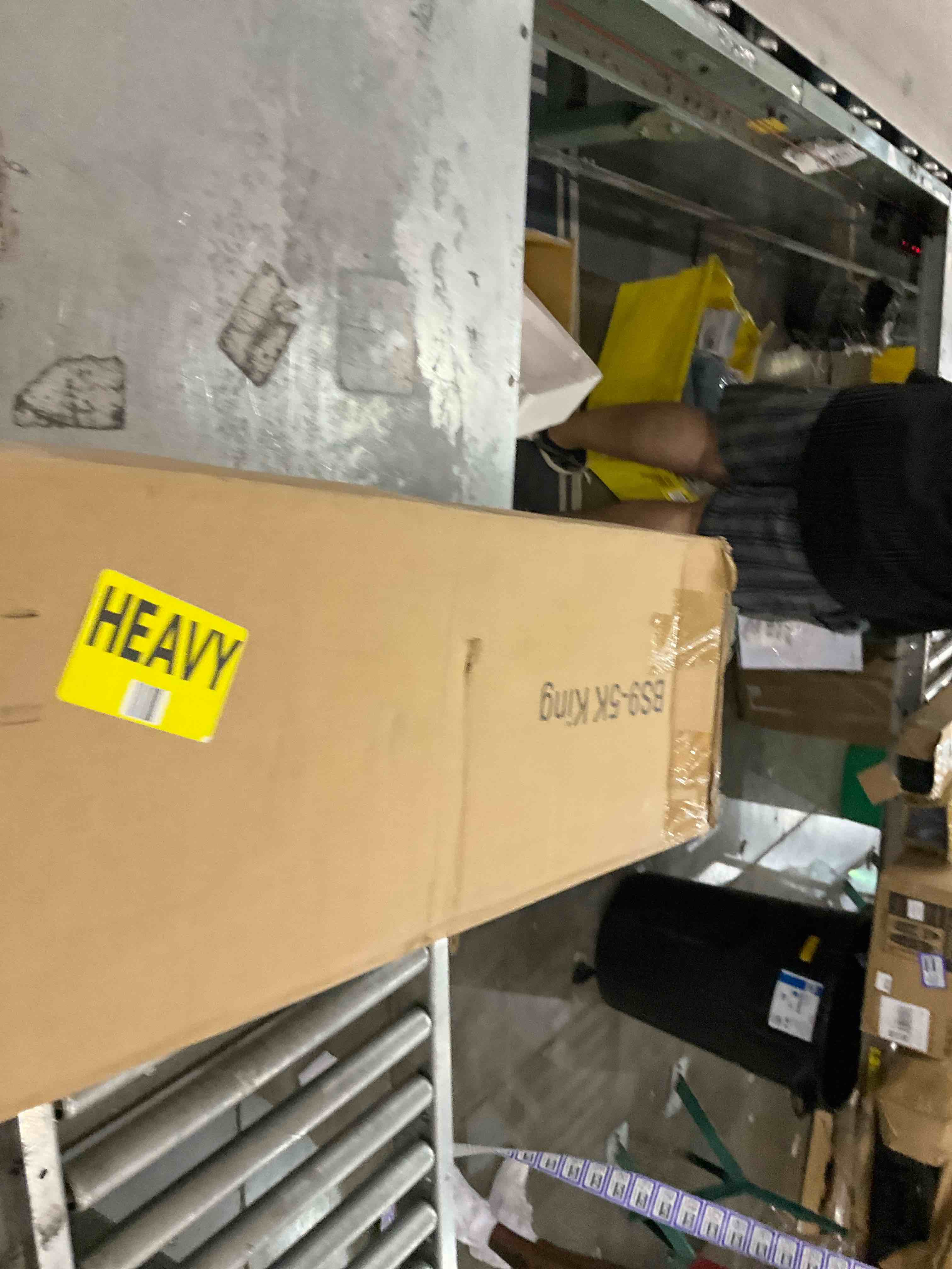 https://s3.amazonaws.com/lotting-images-prod/bidfta/PPE2496519_1746111194521.jpeg