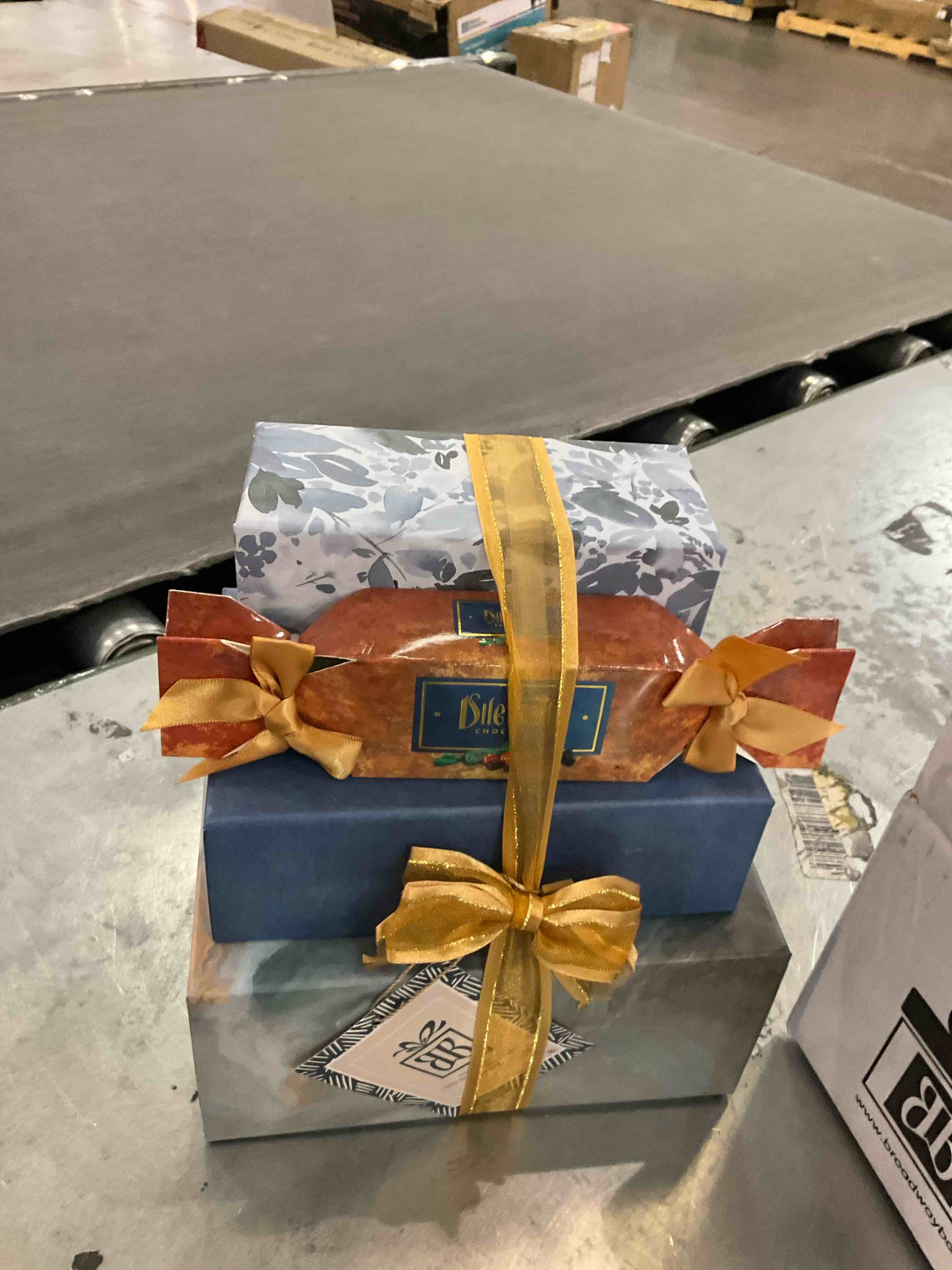 https://s3.amazonaws.com/lotting-images-prod/bidfta/PPE2496550_1746120183043.jpeg