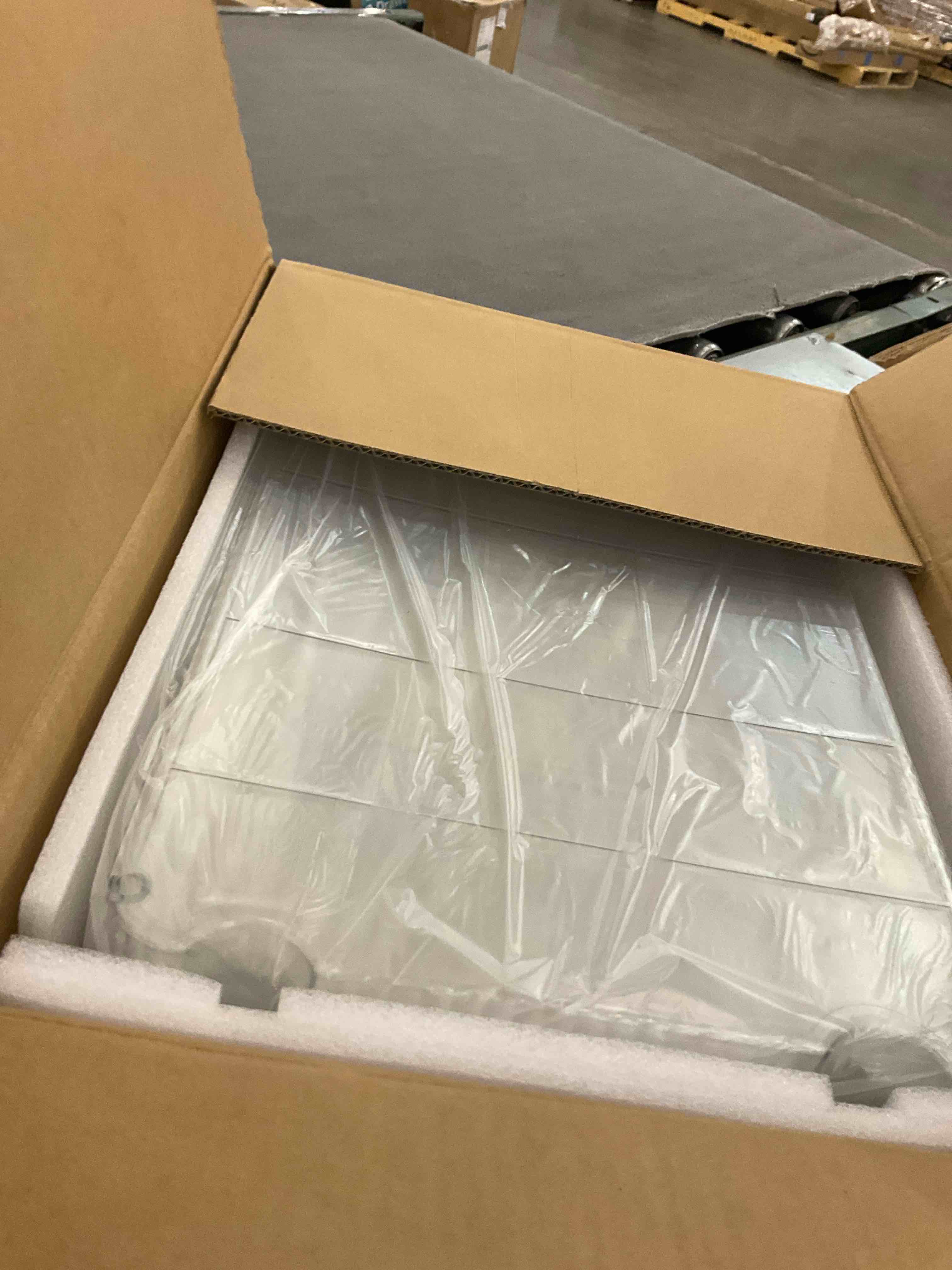 https://s3.amazonaws.com/lotting-images-prod/bidfta/PPE2496565_1746118180950.jpeg