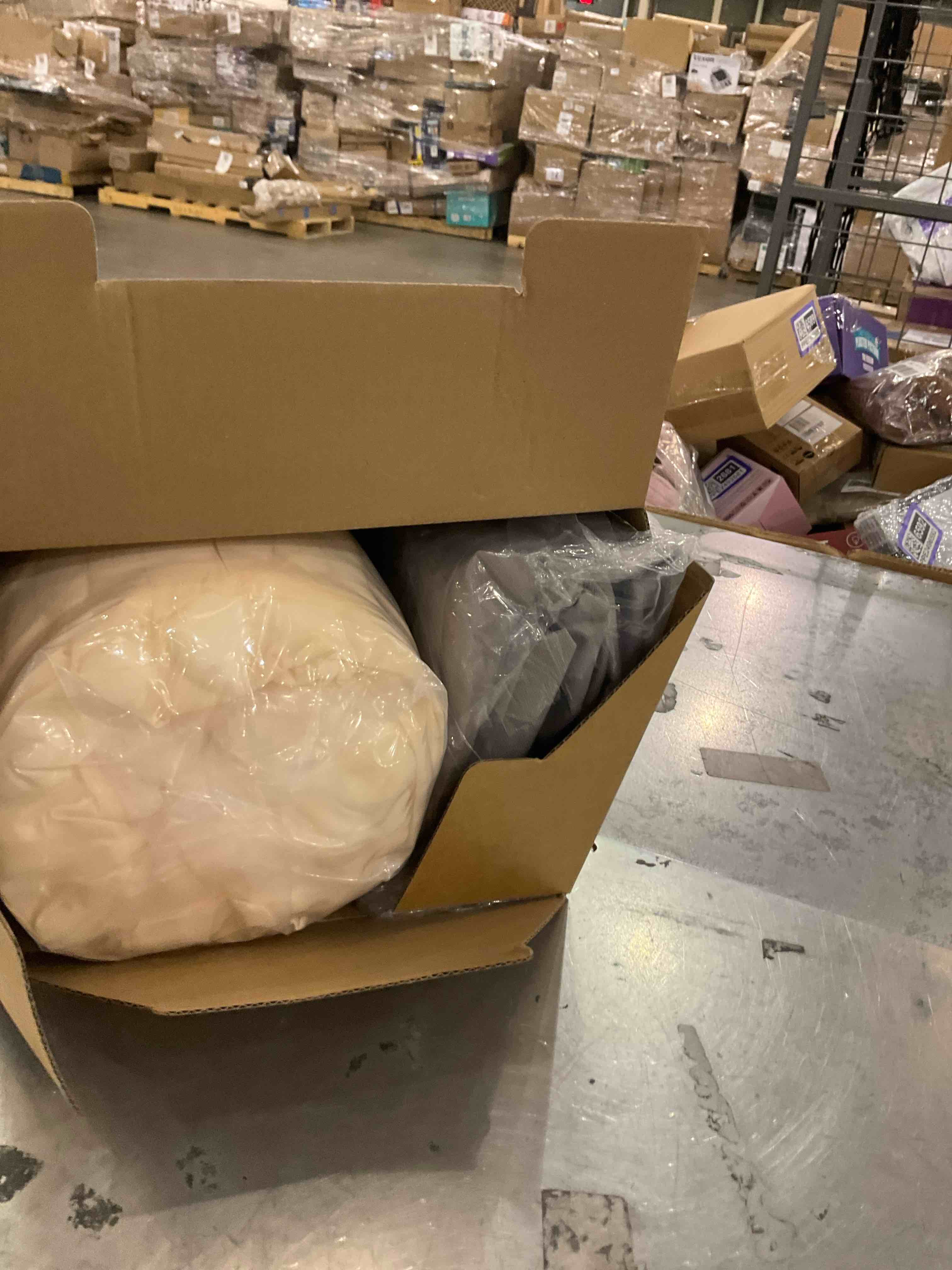 https://s3.amazonaws.com/lotting-images-prod/bidfta/PPE2496581_1746113832914.jpeg