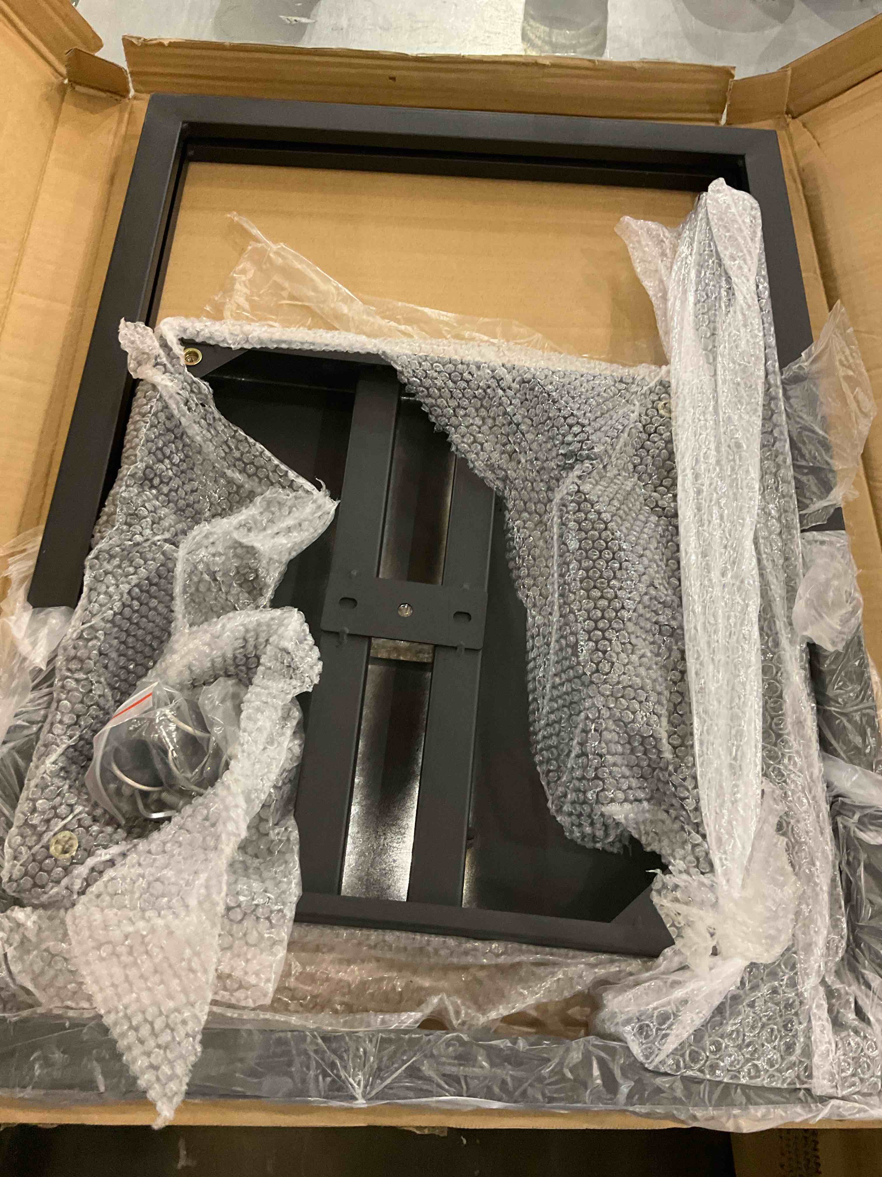 https://s3.amazonaws.com/lotting-images-prod/bidfta/PPE2496628_1746113159243.jpeg