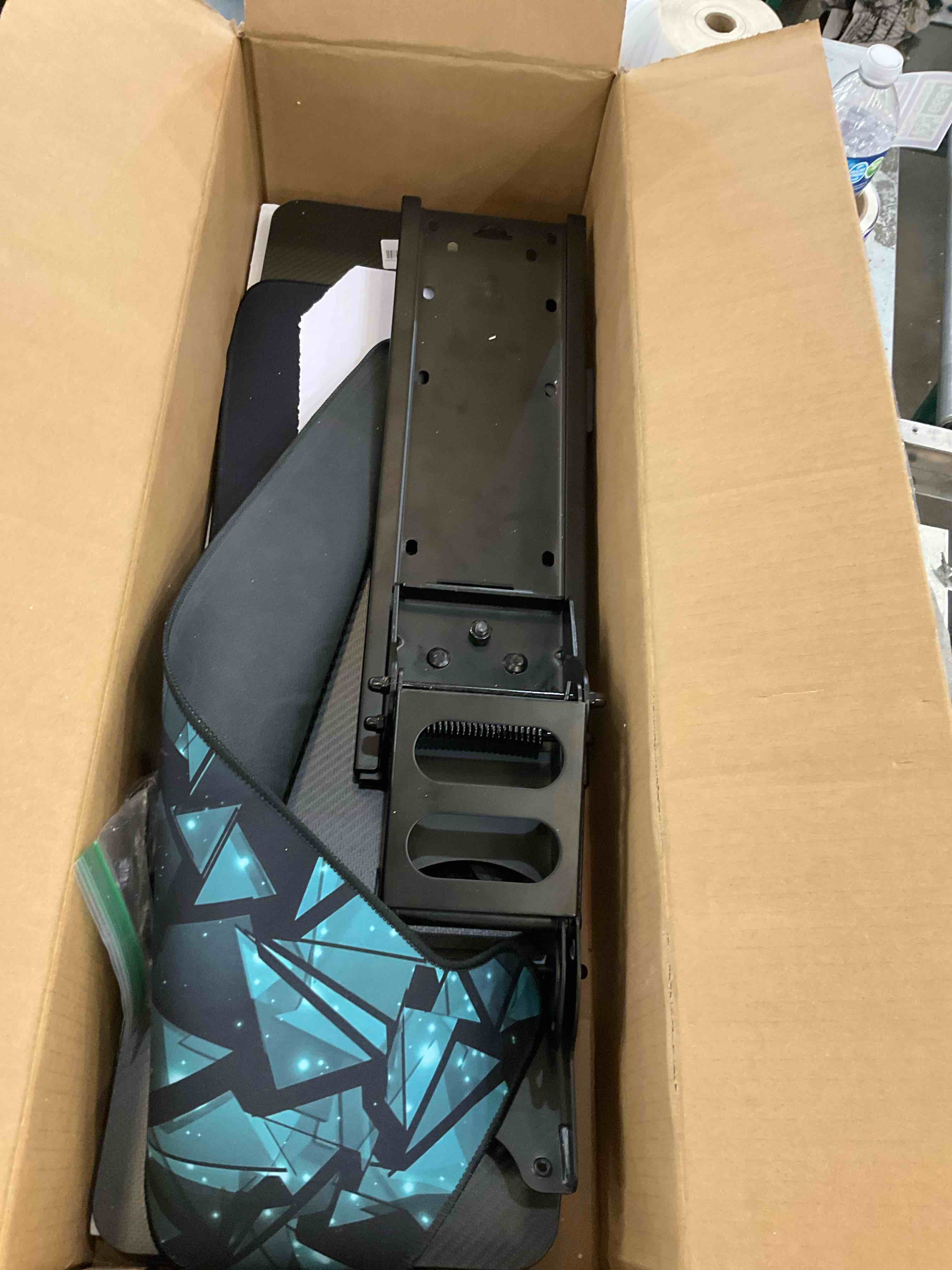 https://s3.amazonaws.com/lotting-images-prod/bidfta/PPE2496668_1746114391285.jpeg
