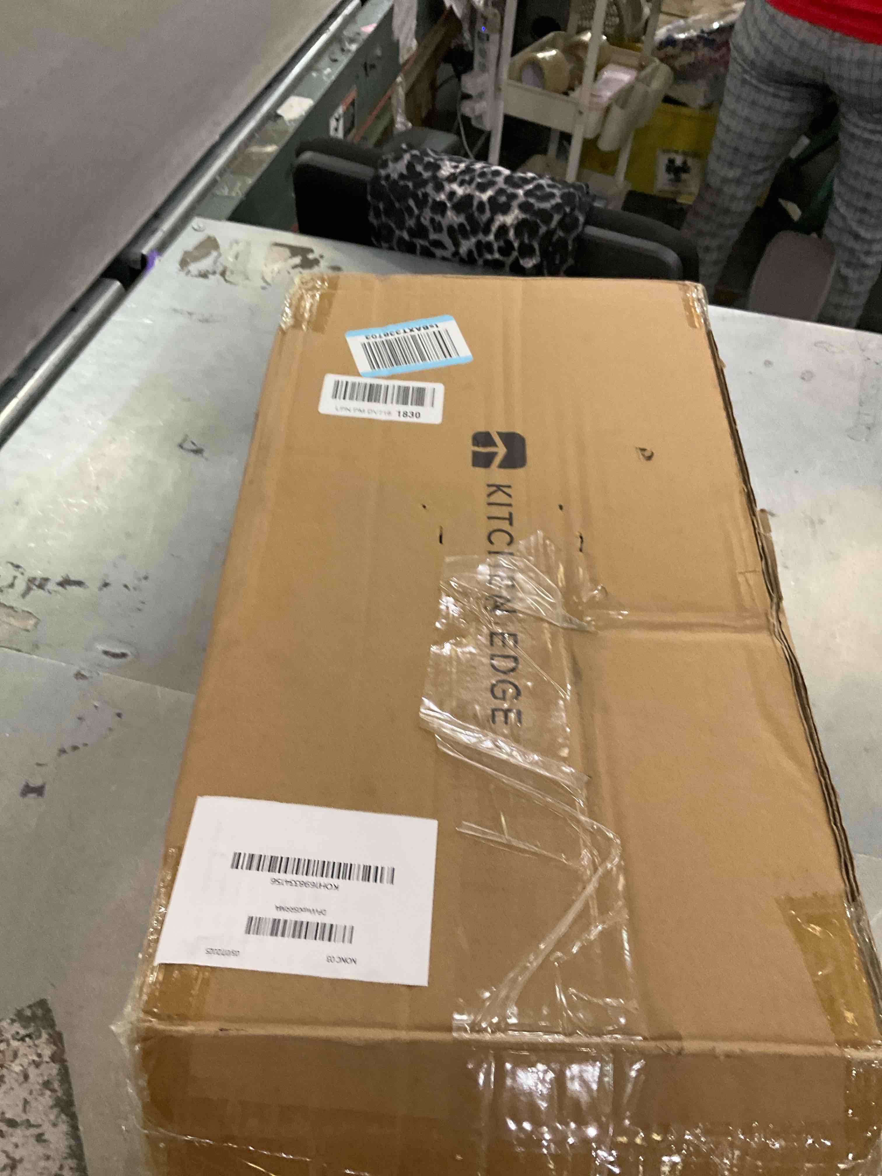 https://s3.amazonaws.com/lotting-images-prod/bidfta/PPE2496687_1746117802568.jpeg