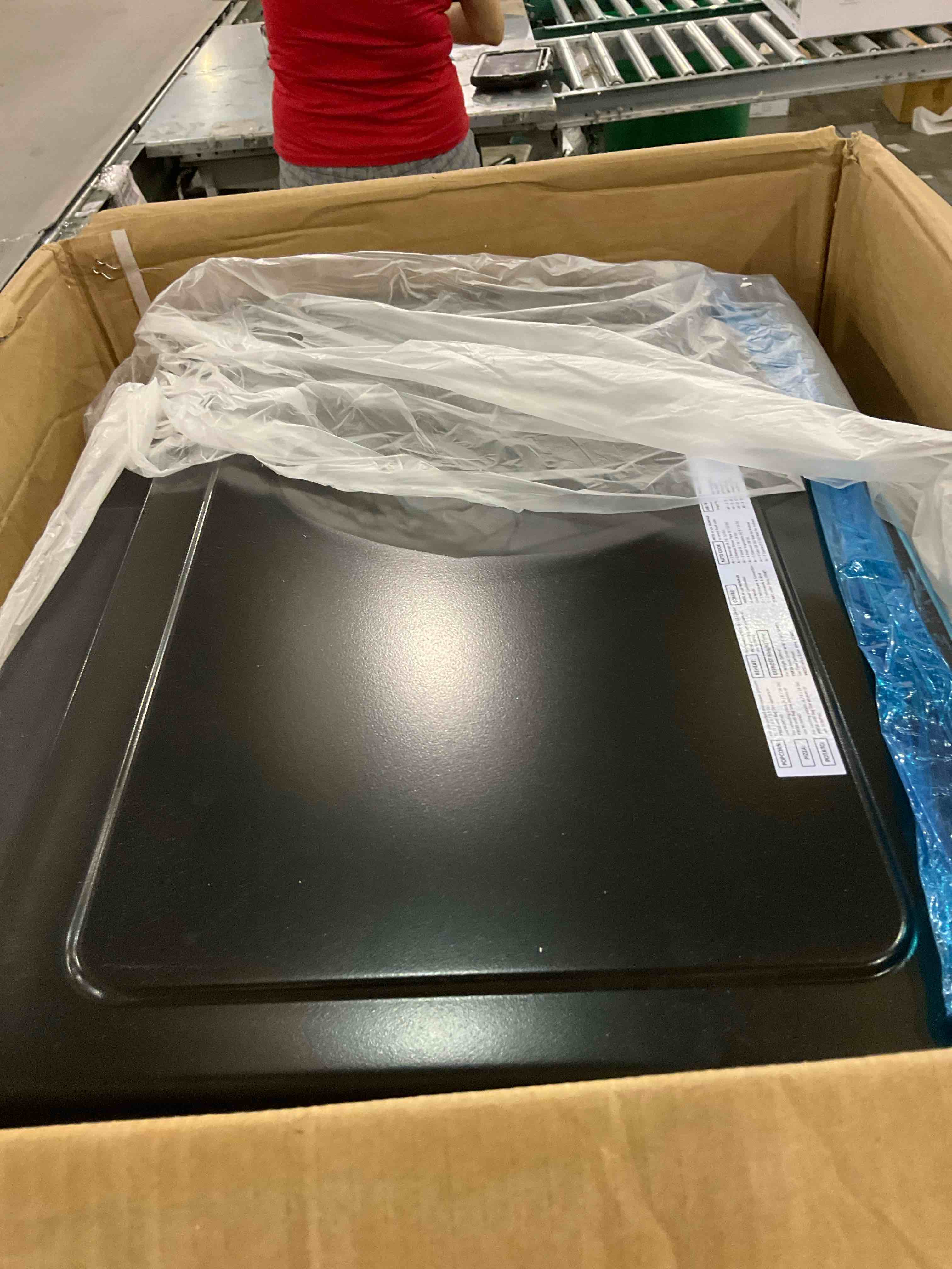 https://s3.amazonaws.com/lotting-images-prod/bidfta/PPE2496699_1746119140665.jpeg