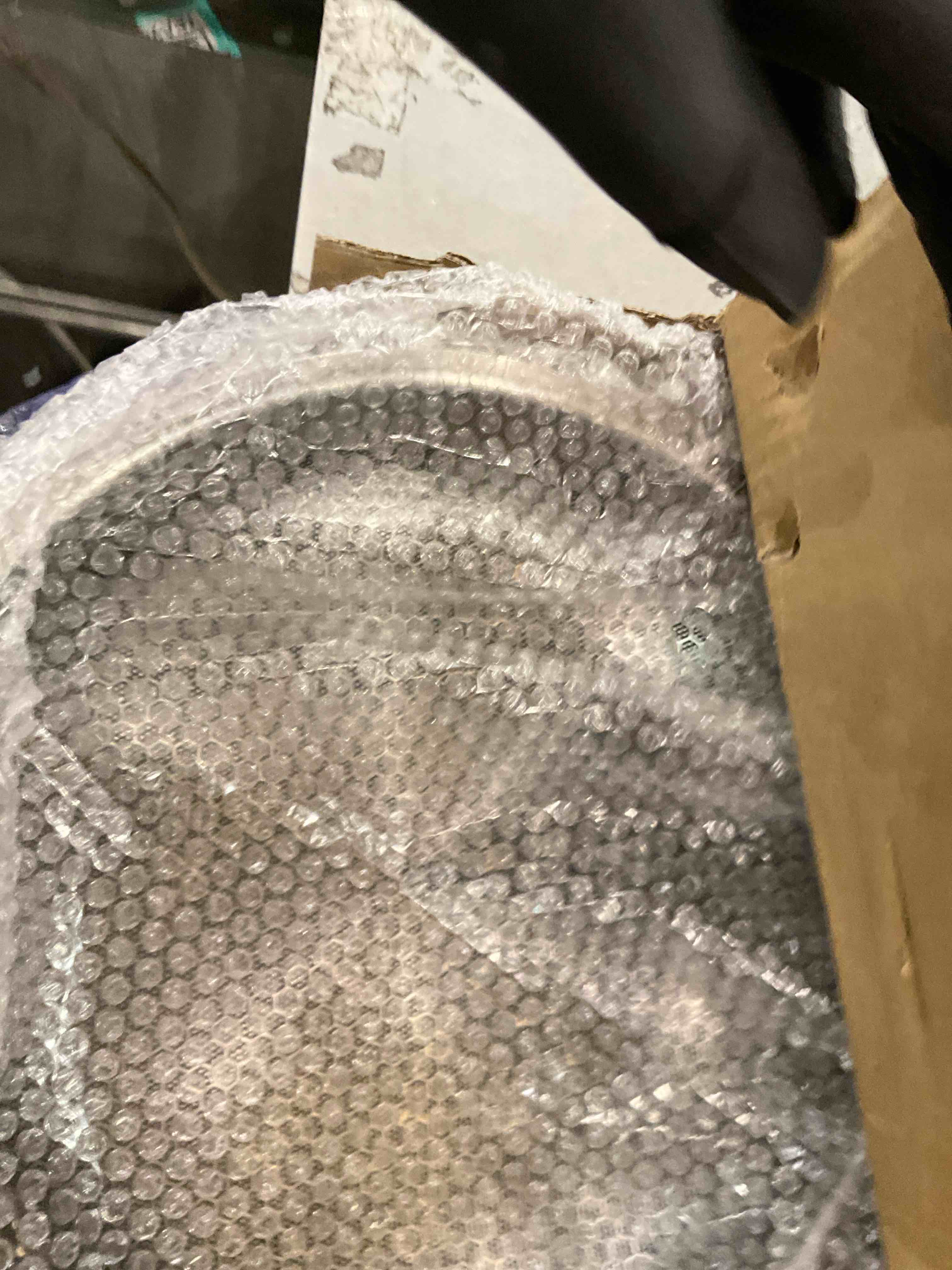 https://s3.amazonaws.com/lotting-images-prod/bidfta/PPE2496905_1746121416730.jpeg