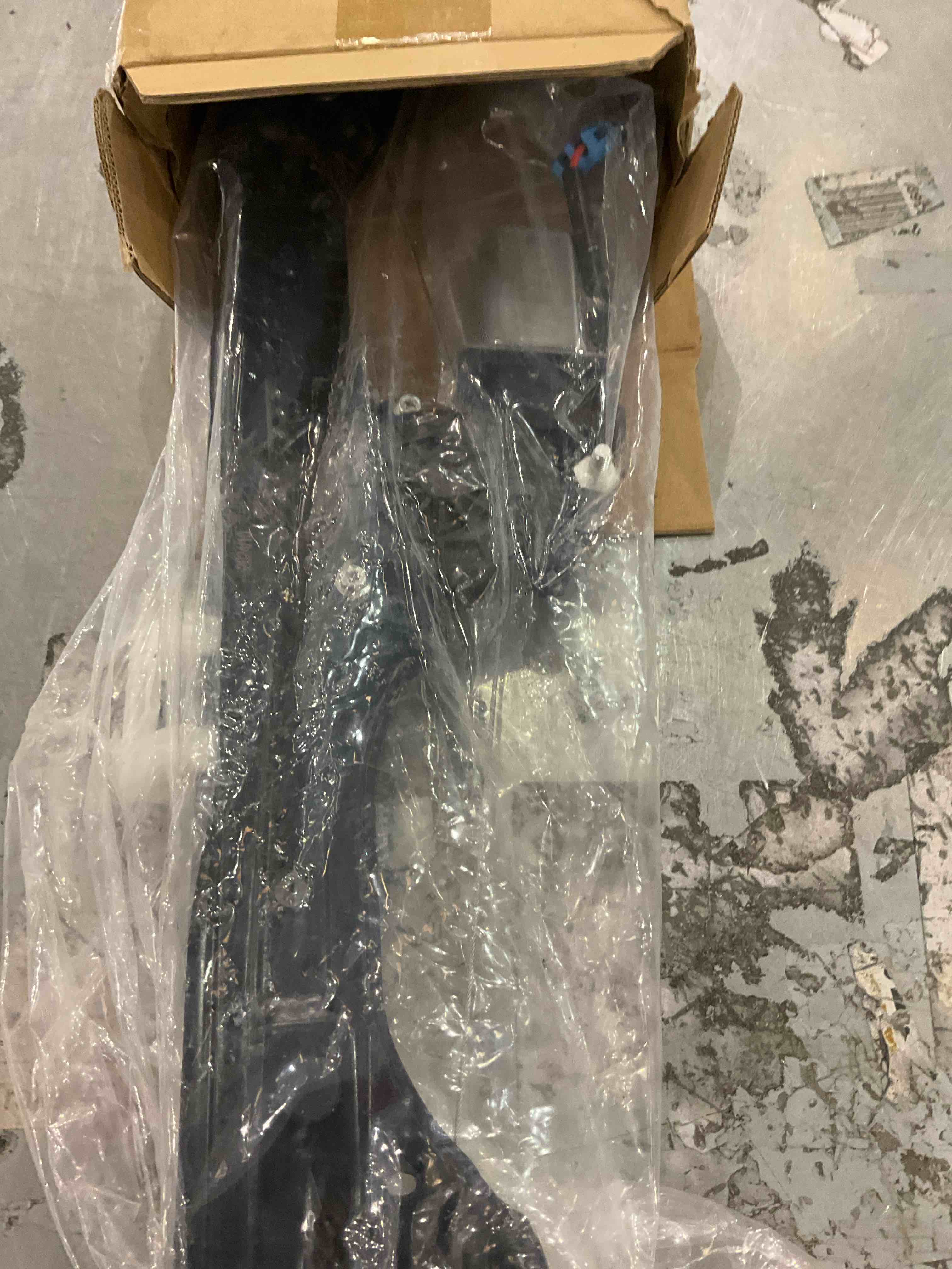 https://s3.amazonaws.com/lotting-images-prod/bidfta/PPE2496926_1746123730591.jpeg